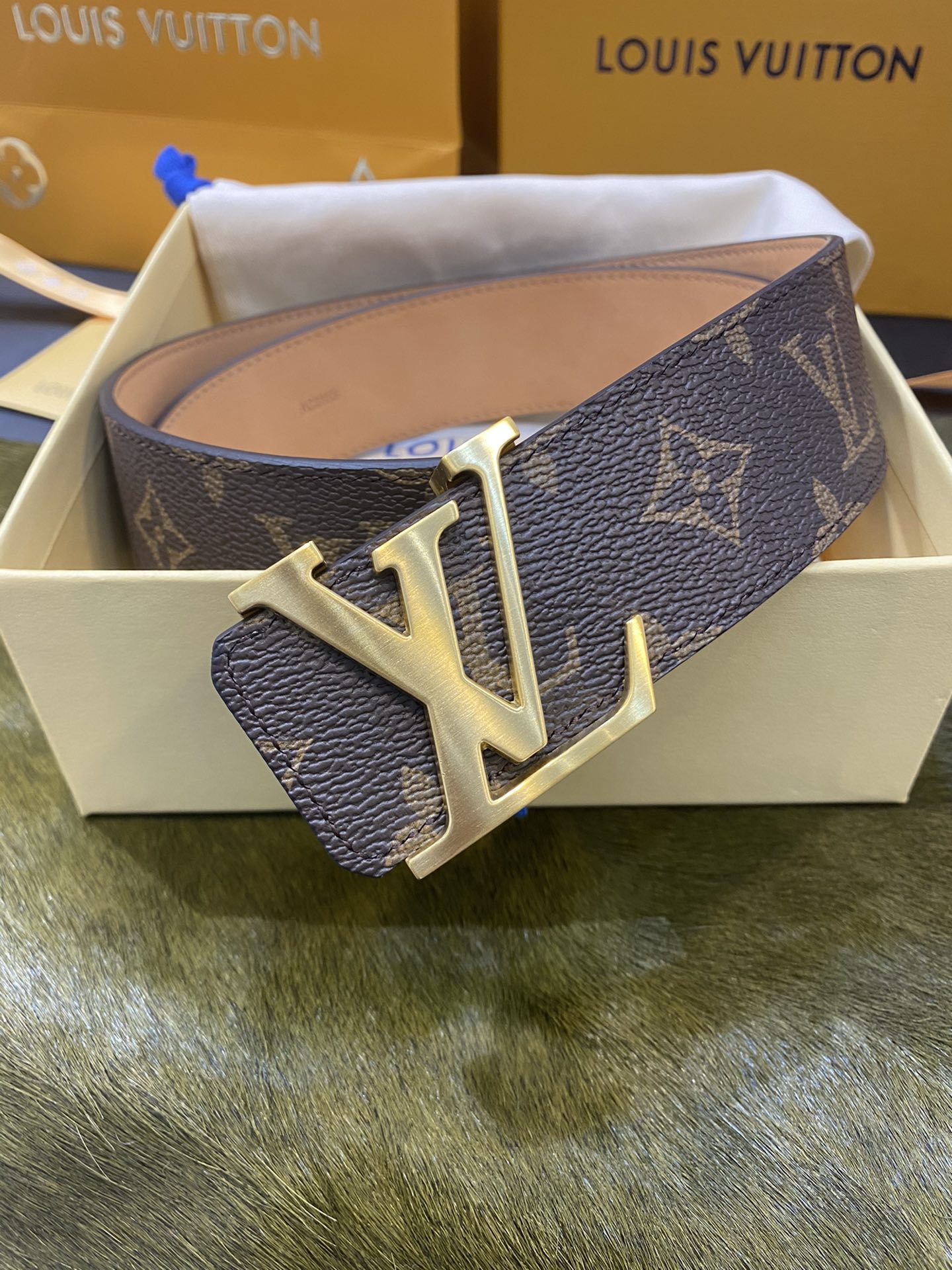 Louis Vuitton Leather Belt M-l