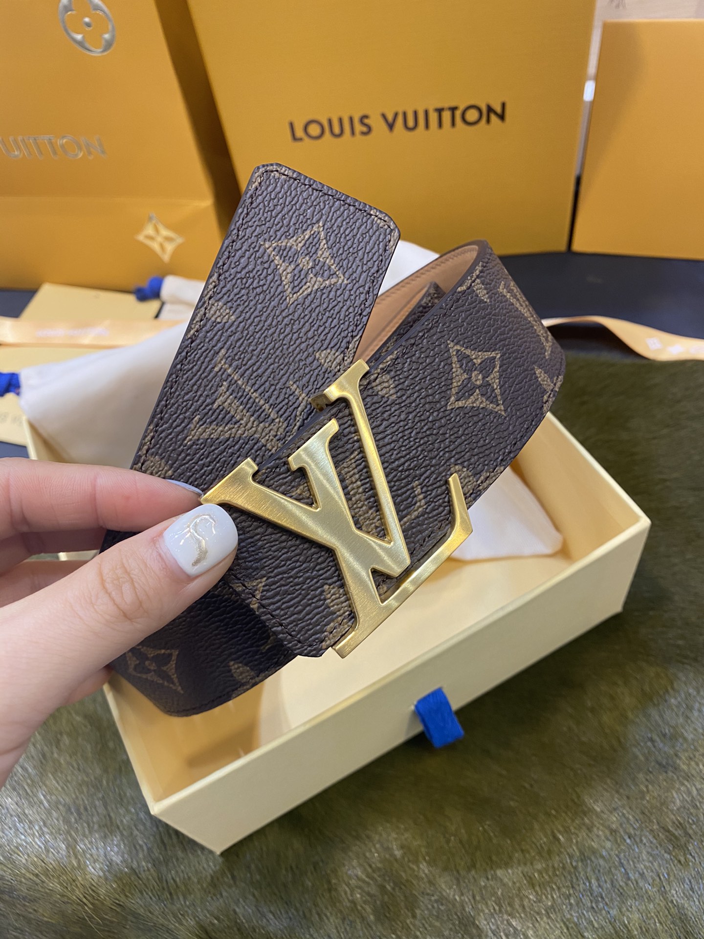 Louis Vuitton Leather Belt M-l