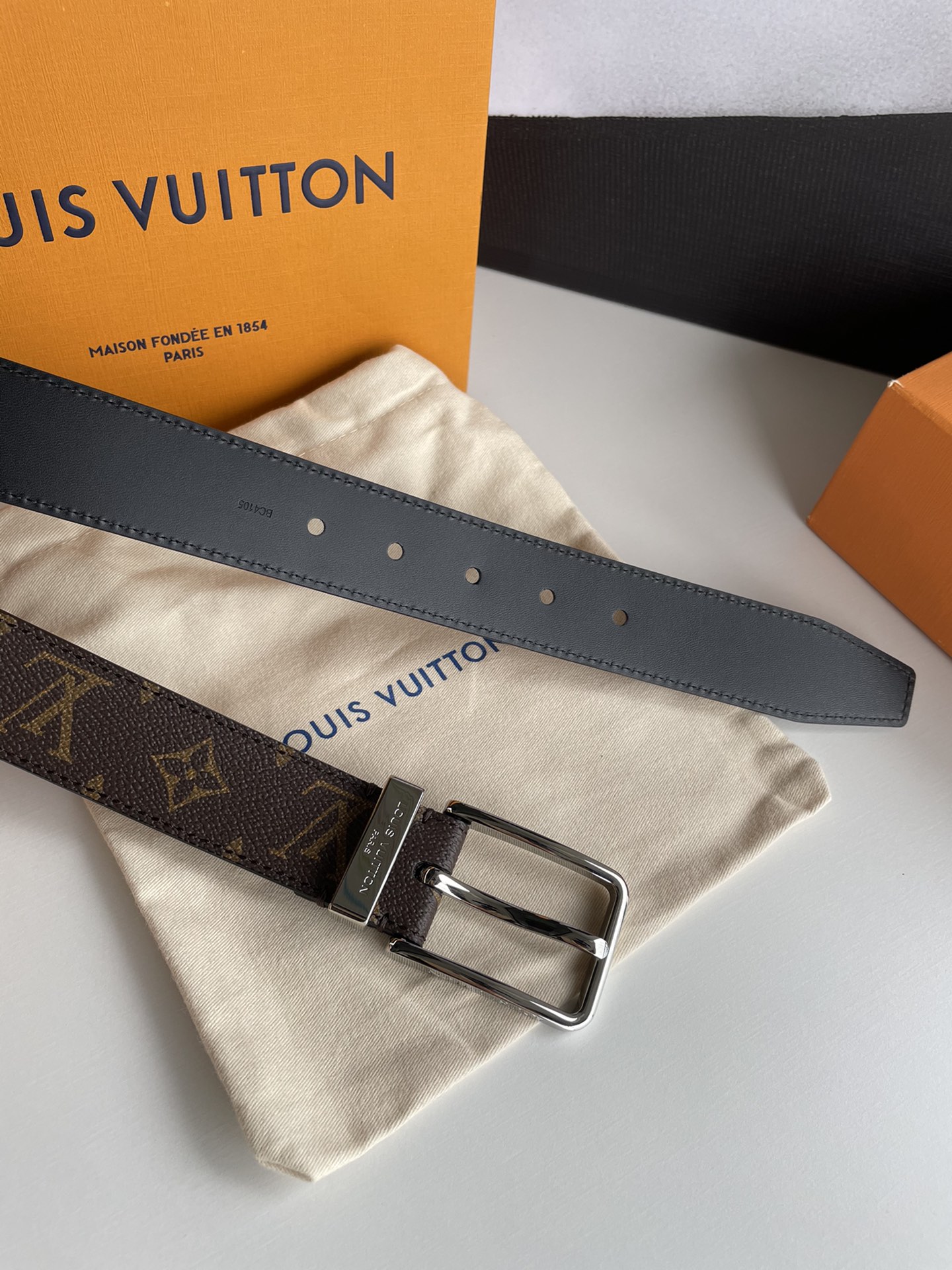 Louis Vuitton Leather Belt Cow Leather M-l