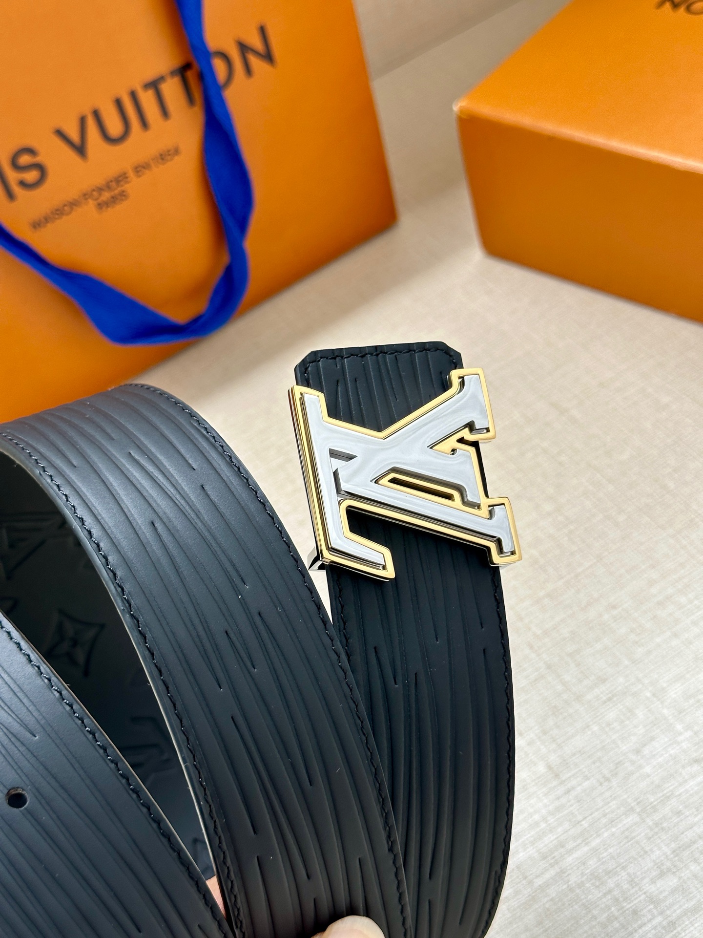 Louis Vuitton Leather Belt L