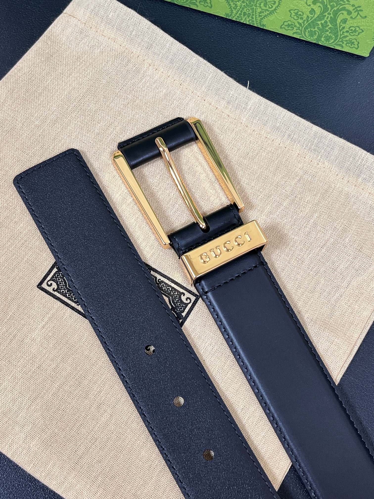 Gucci Male Pin Buckle Belt Cow Leather Wide Width