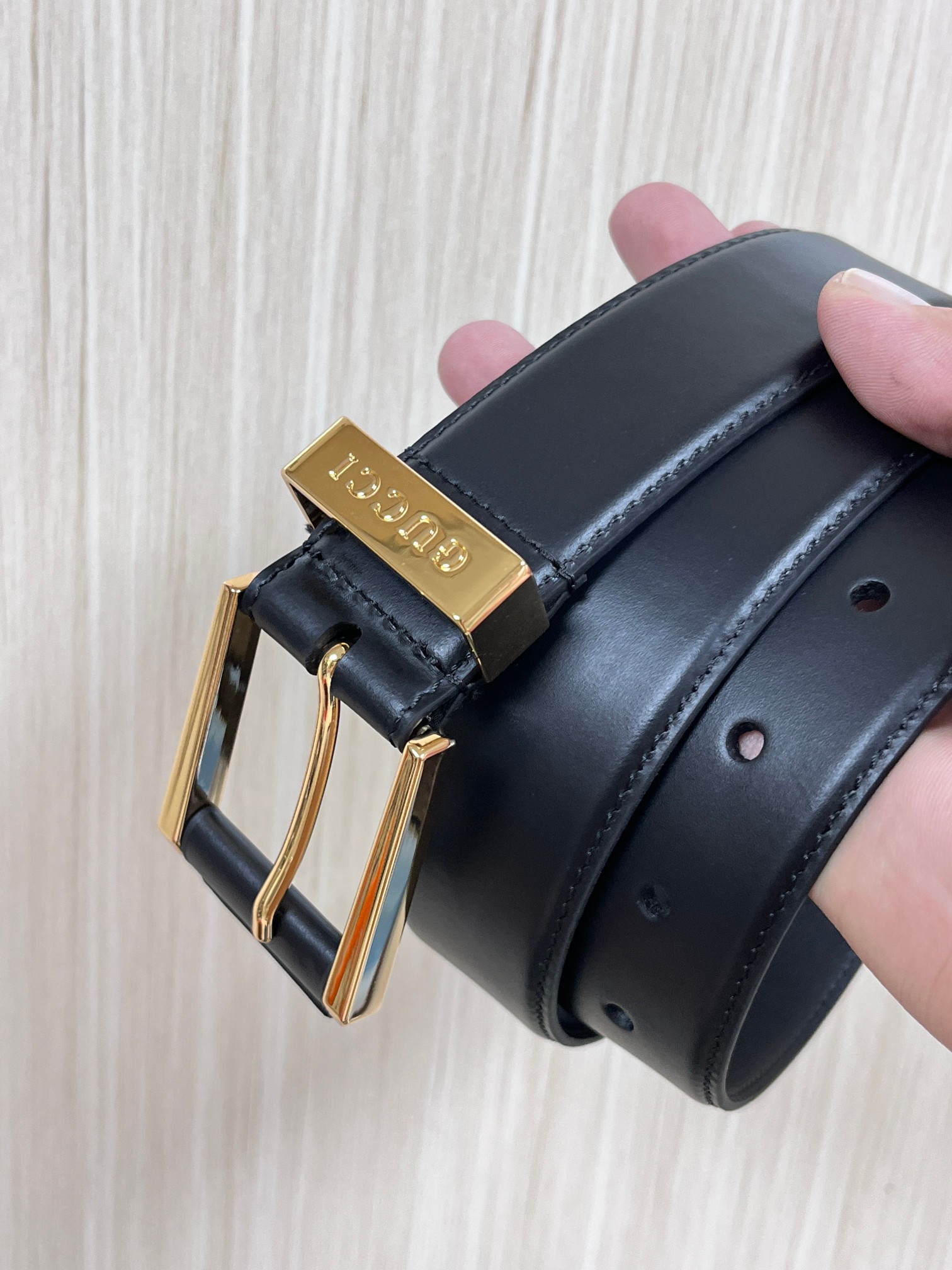 Gucci Male Pin Buckle Belt Cow Leather Wide Width
