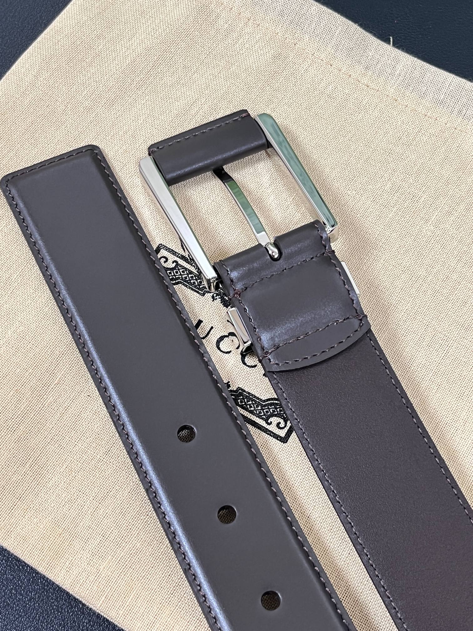 Gucci Male Pin Buckle Belt Cow Leather Wide Width