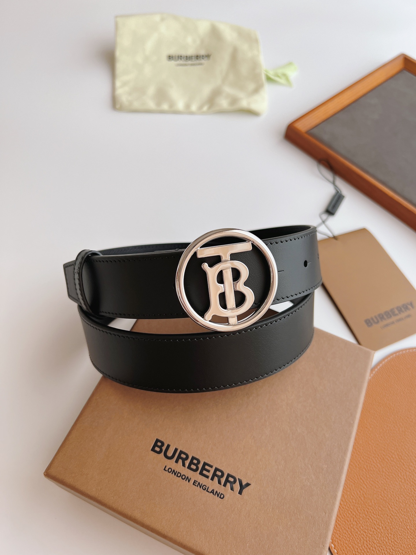 Burberry Basic Belt Top Grain Leather M
