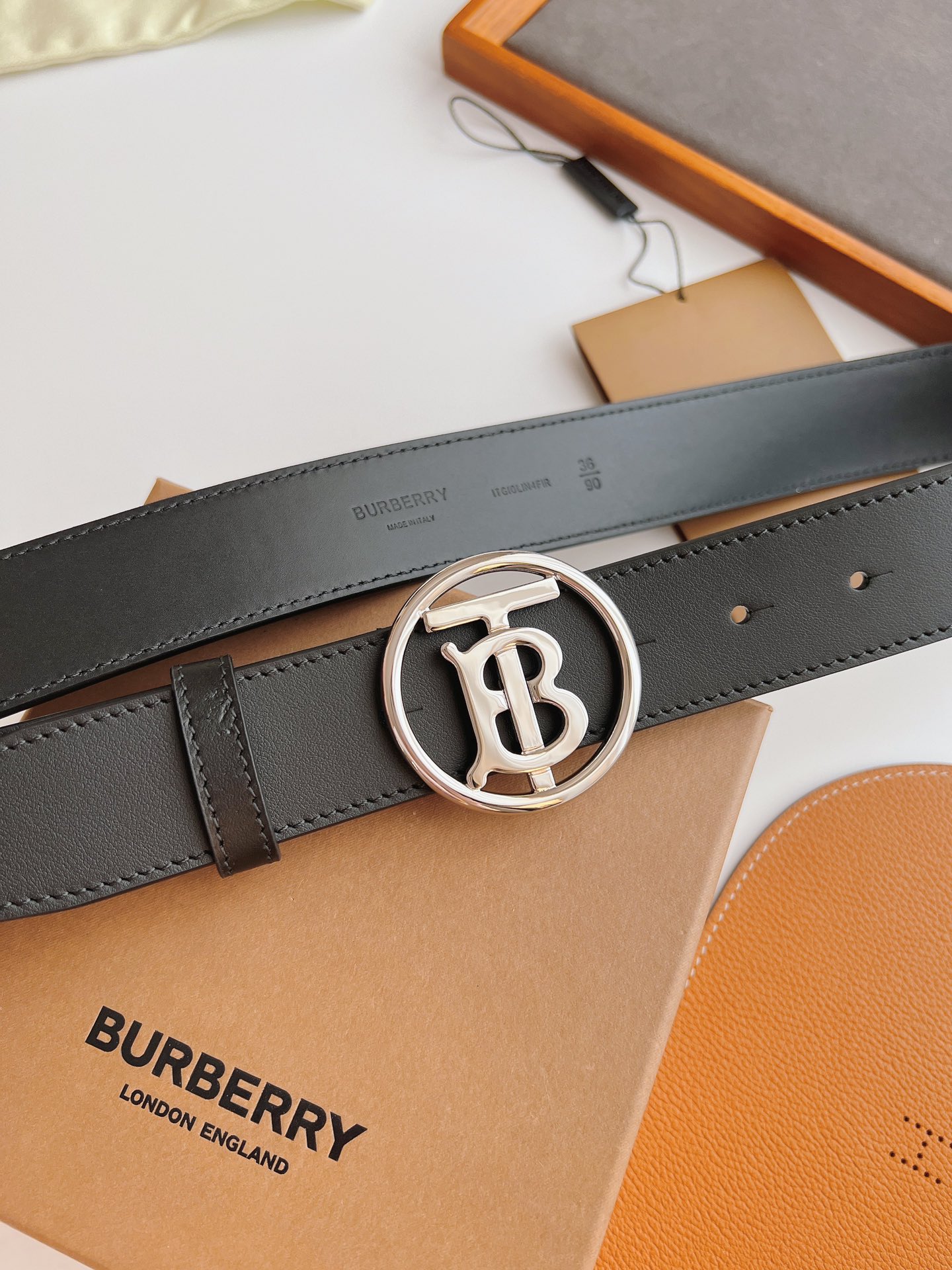 Burberry Basic Belt Top Grain Leather M