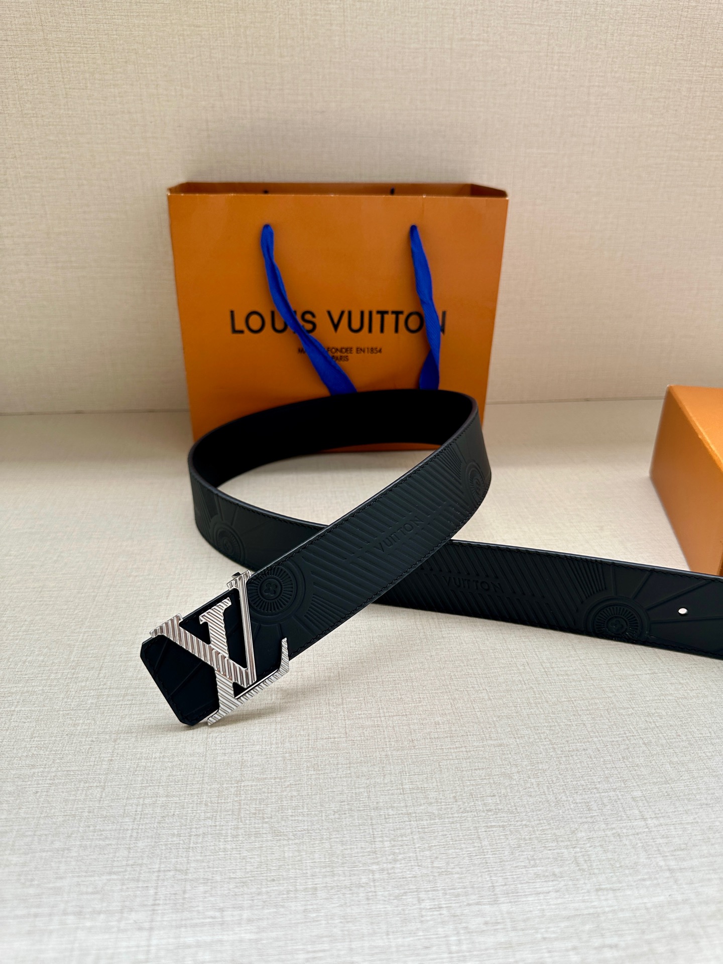 Louis Vuitton Leather Belt L
