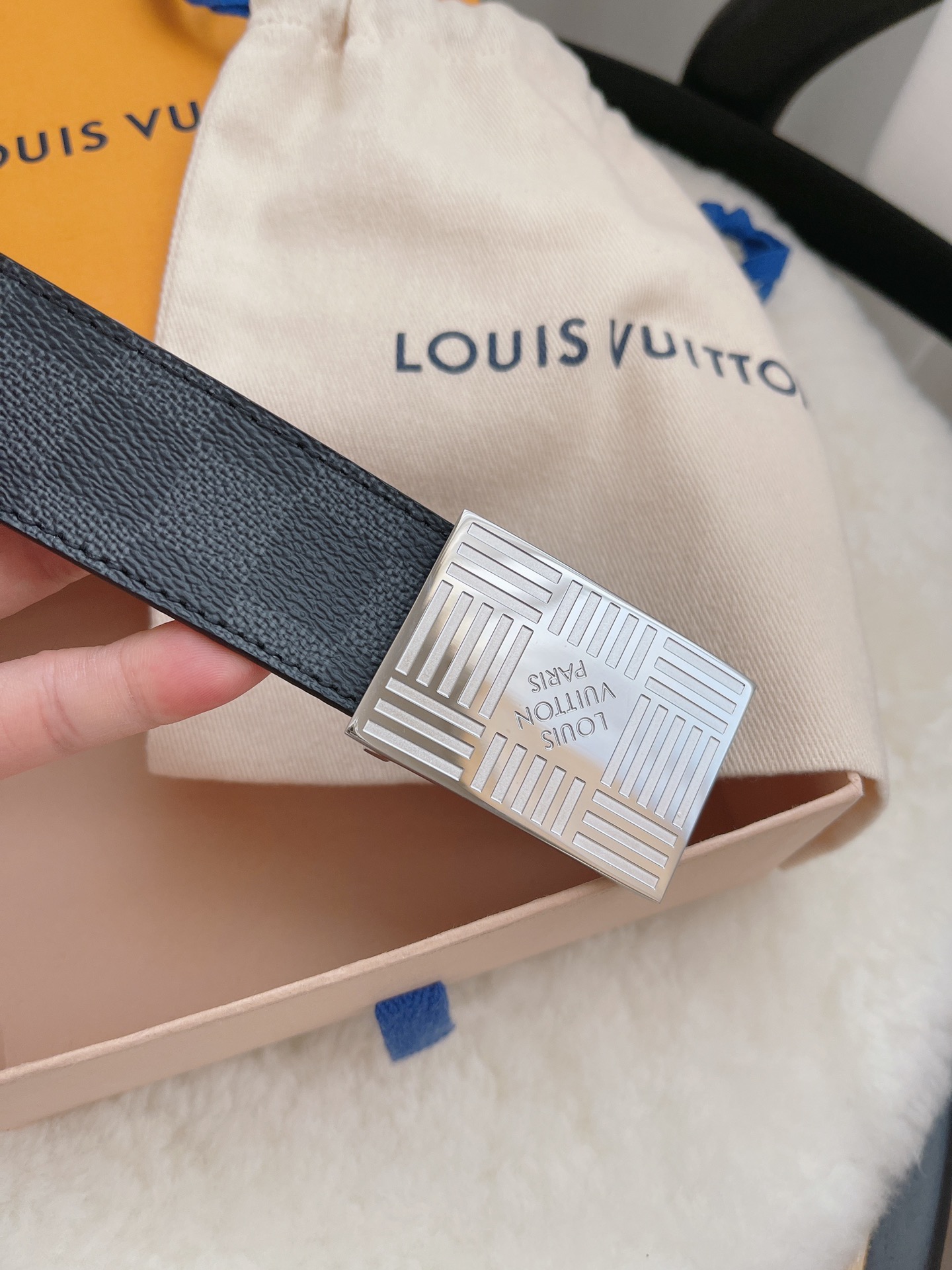 Louis Vuitton Male Leather Belt M-l