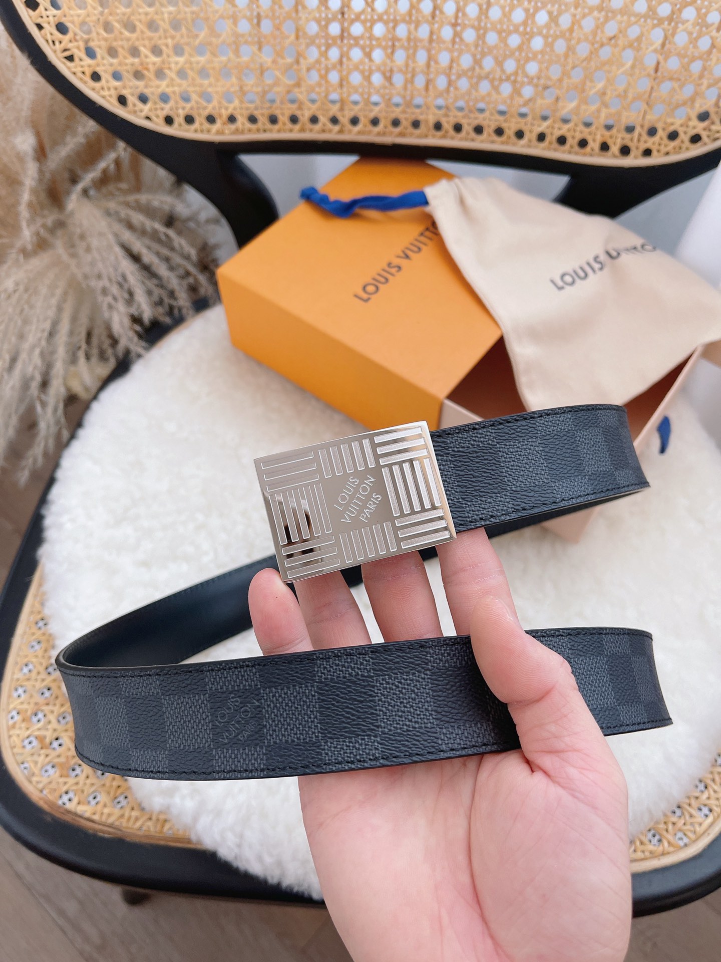 Louis Vuitton Male Leather Belt M-l