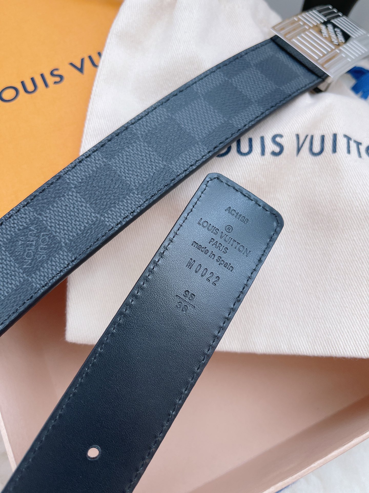 Louis Vuitton Male Leather Belt M-l