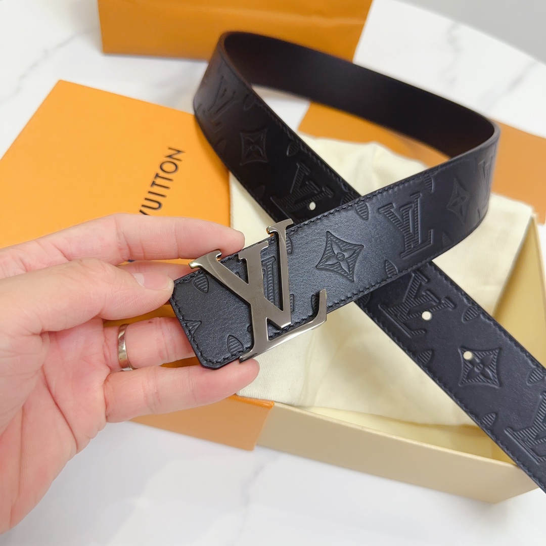 Louis Vuitton Leather Belt Cow Leather 40mm