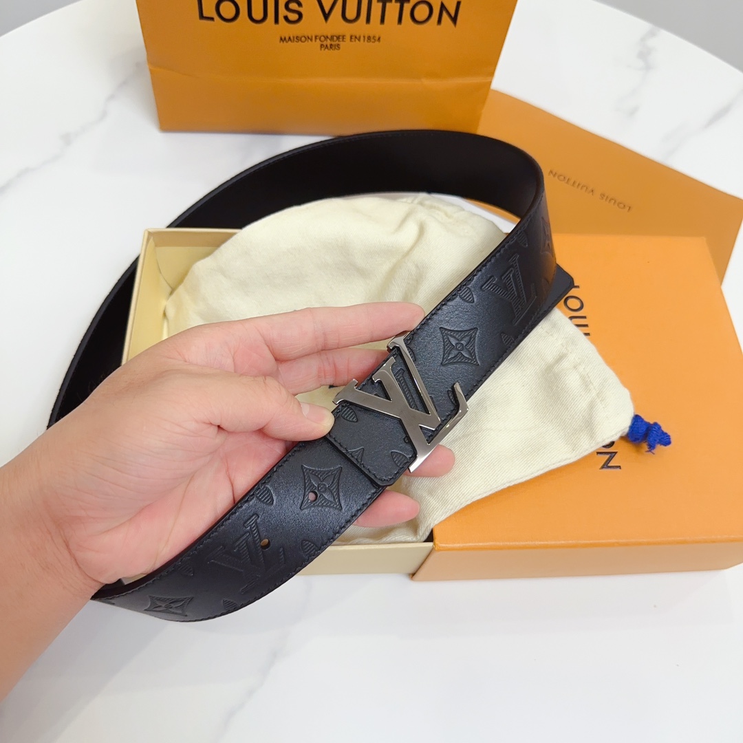 Louis Vuitton Leather Belt Cow Leather 40mm