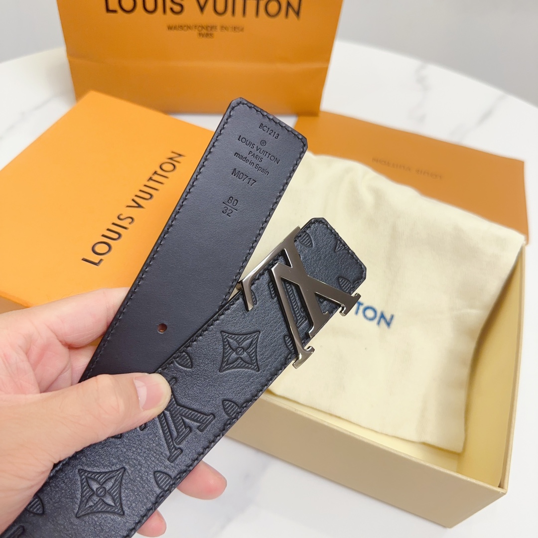 Louis Vuitton Leather Belt Cow Leather 40mm