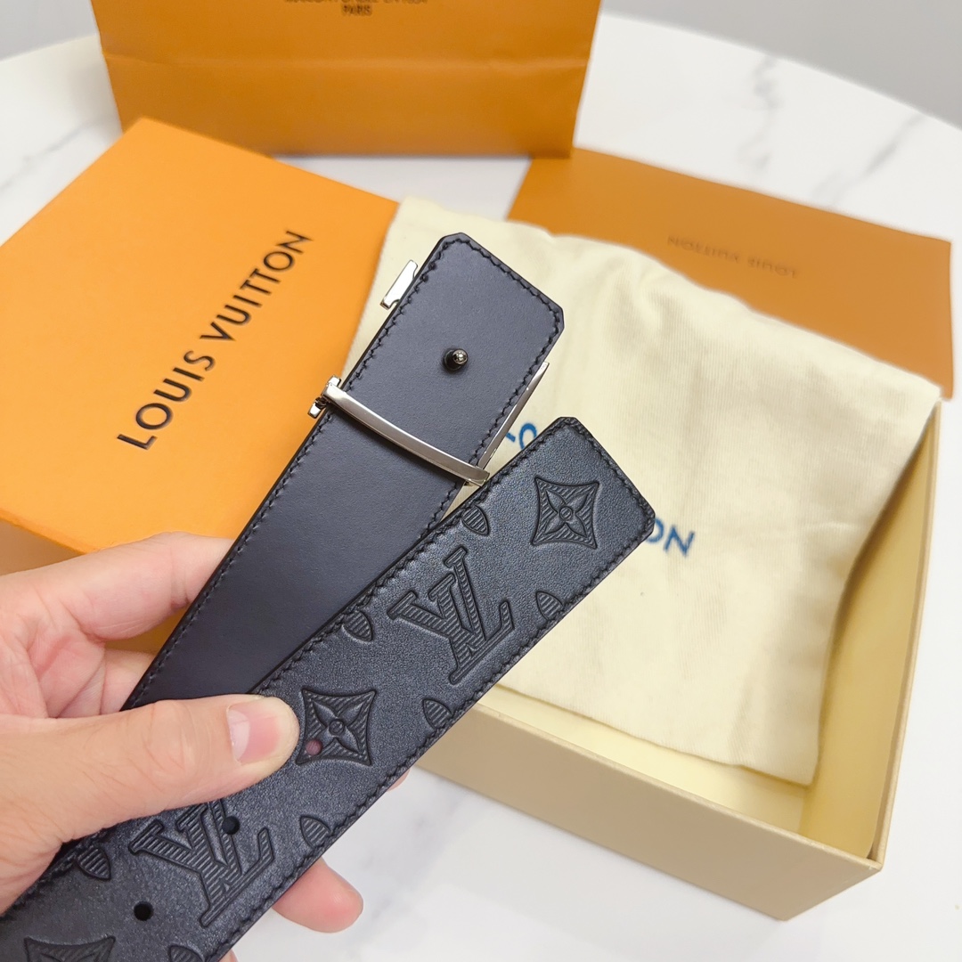 Louis Vuitton Leather Belt Cow Leather 40mm