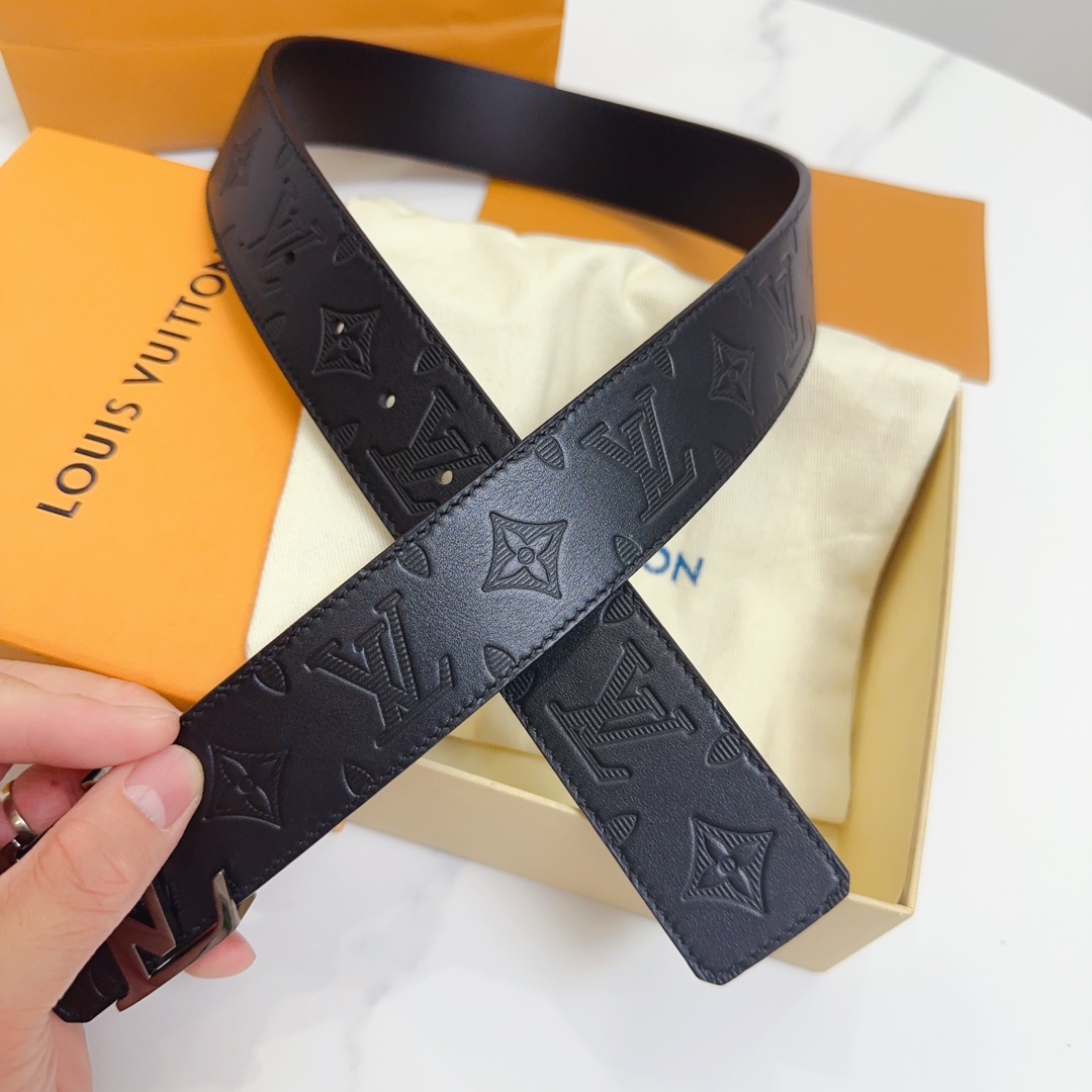 Louis Vuitton Leather Belt Cow Leather 40mm