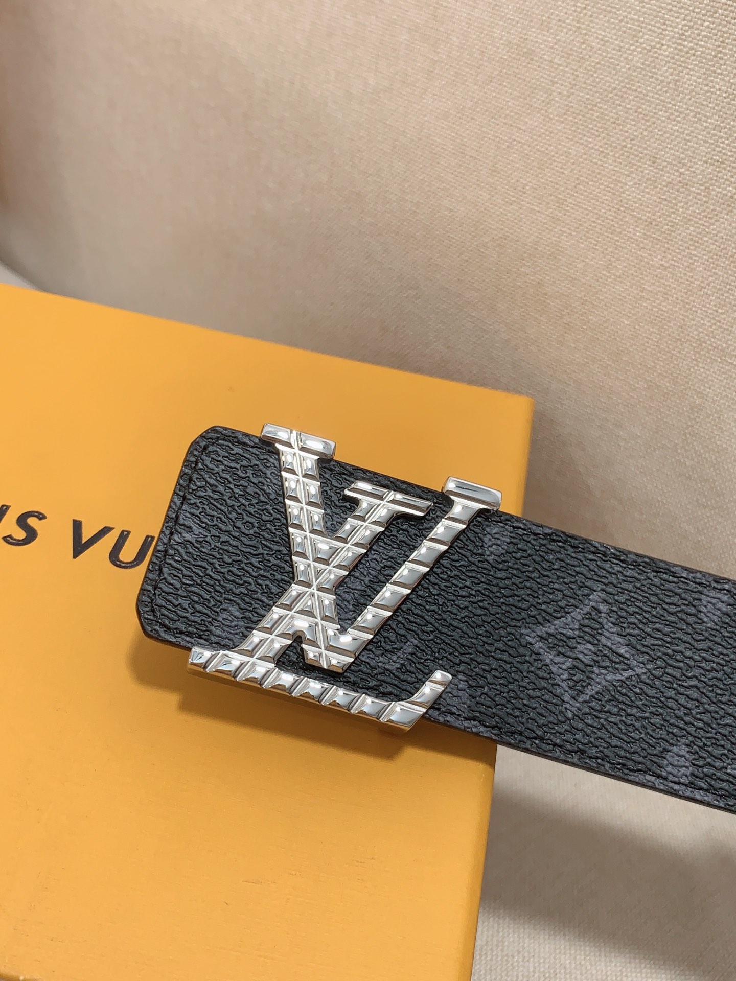 Louis Vuitton Male Leather Belt Cow Leather L