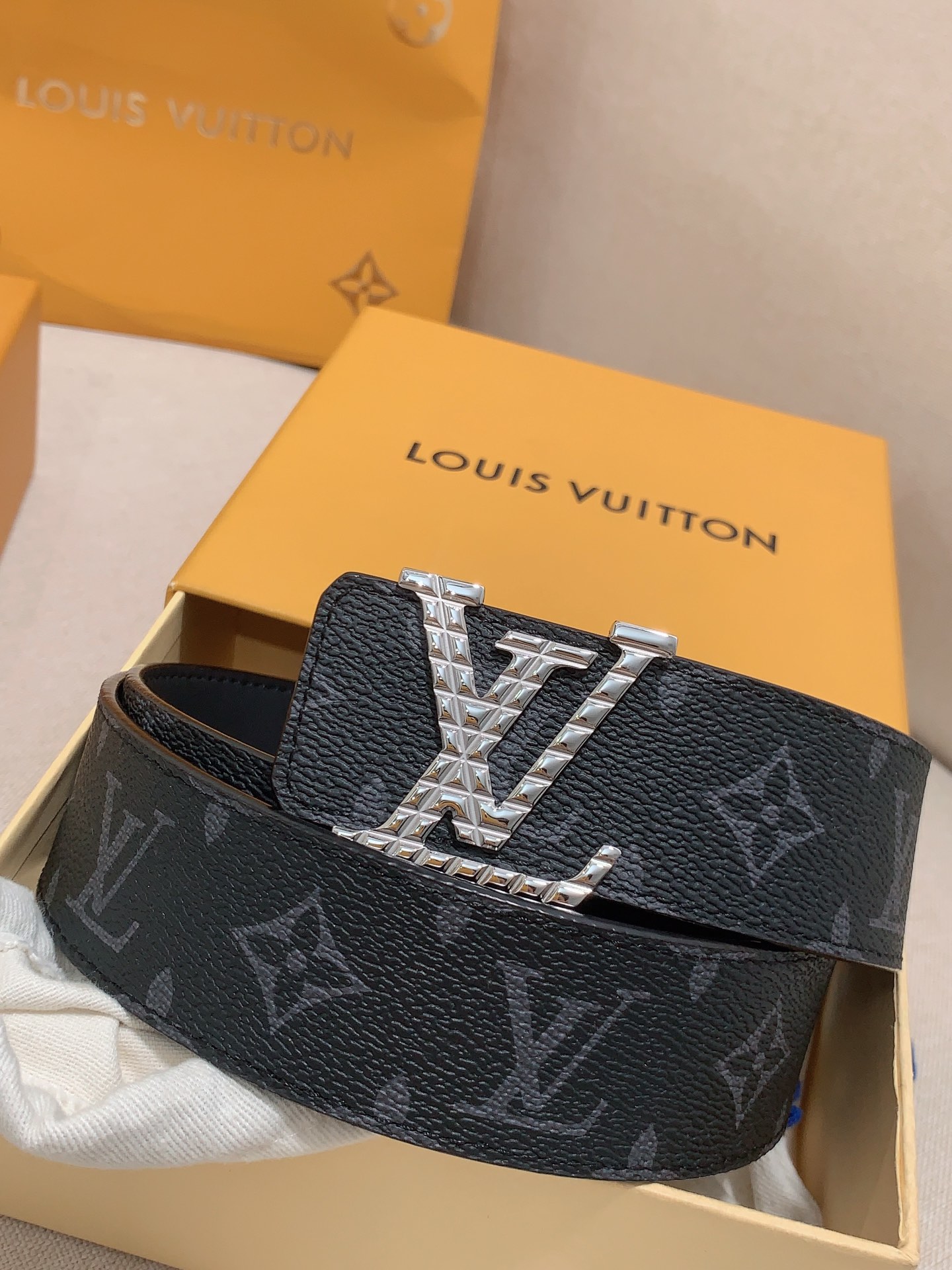 Louis Vuitton Male Leather Belt Cow Leather L