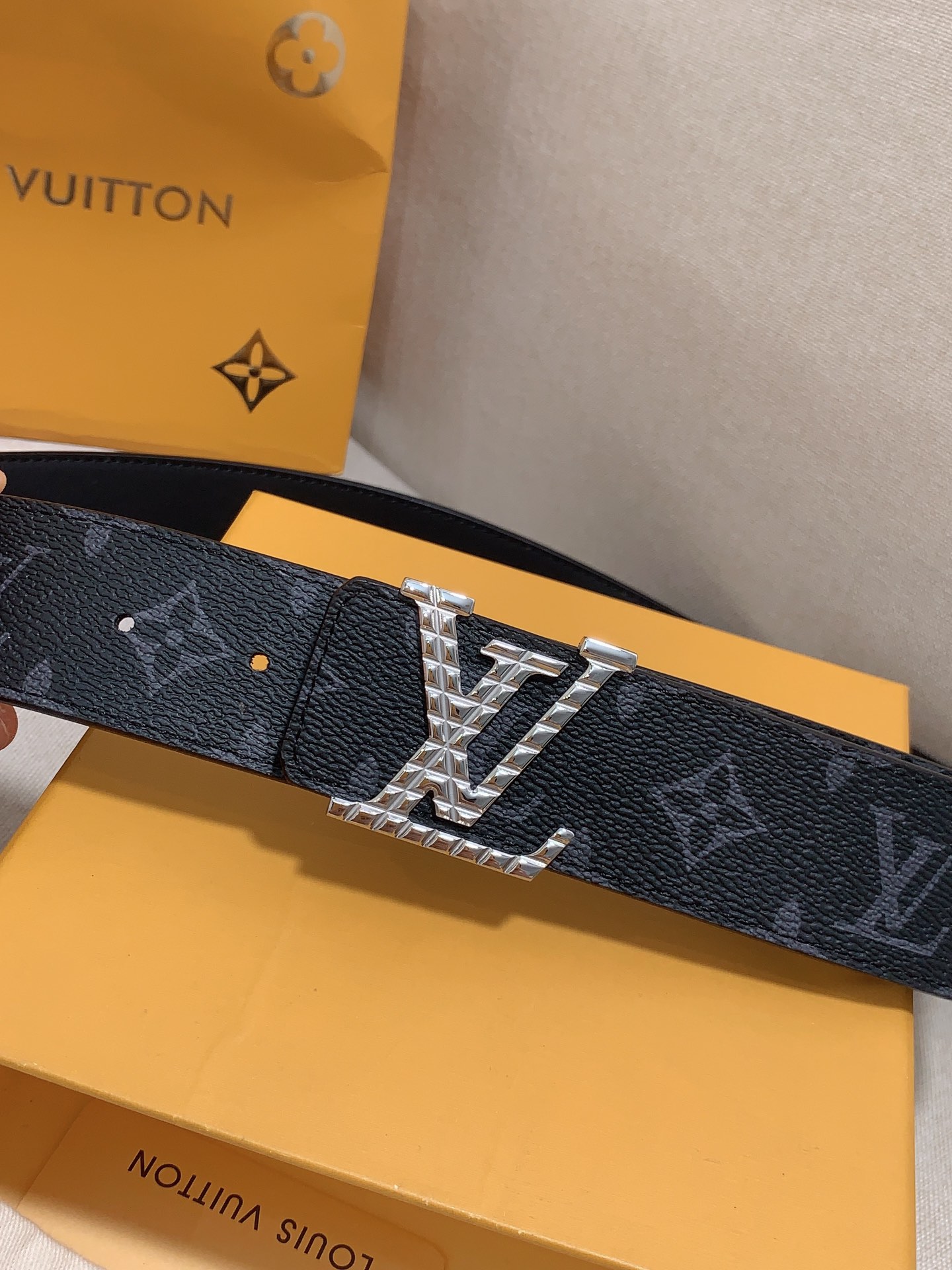 Louis Vuitton Male Leather Belt Cow Leather L