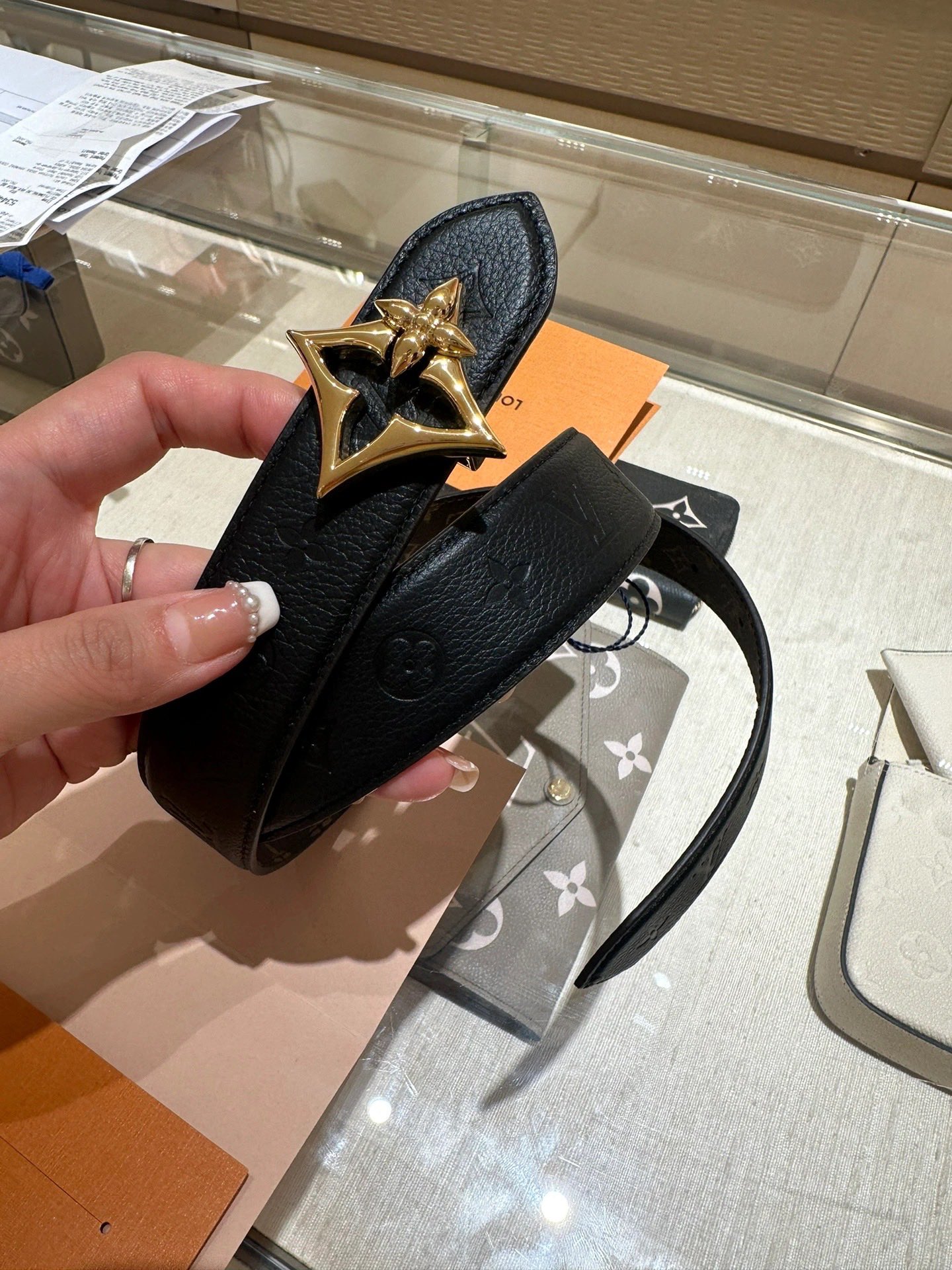 Louis Vuitton Female Basic Belt Black M-l