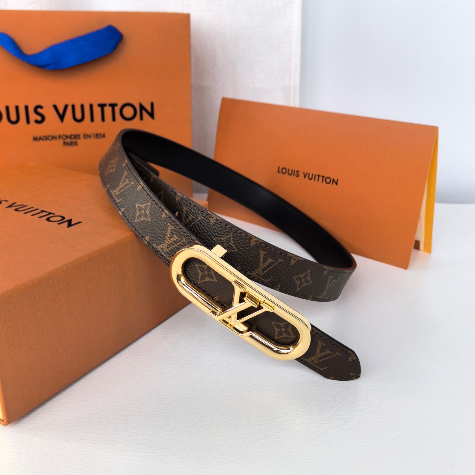 Louis Vuitton Female Sunglasses M-l
