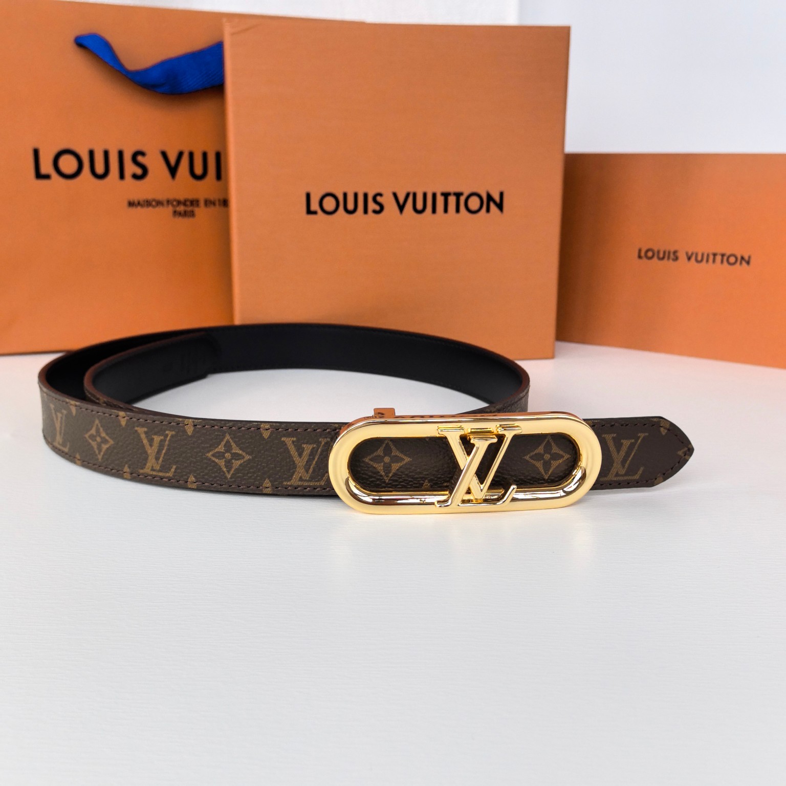 Louis Vuitton Female Sunglasses M-l