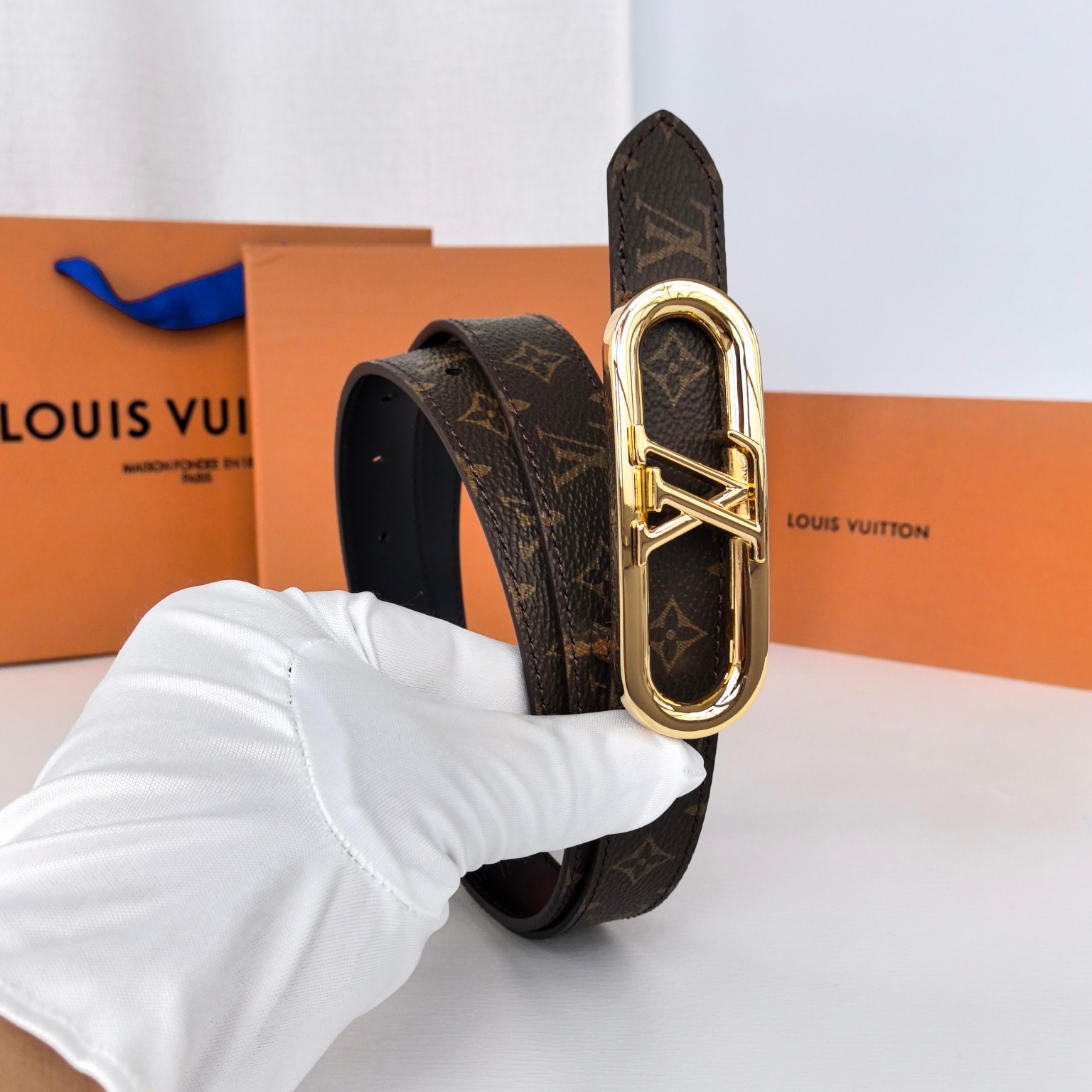 Louis Vuitton Female Sunglasses M-l