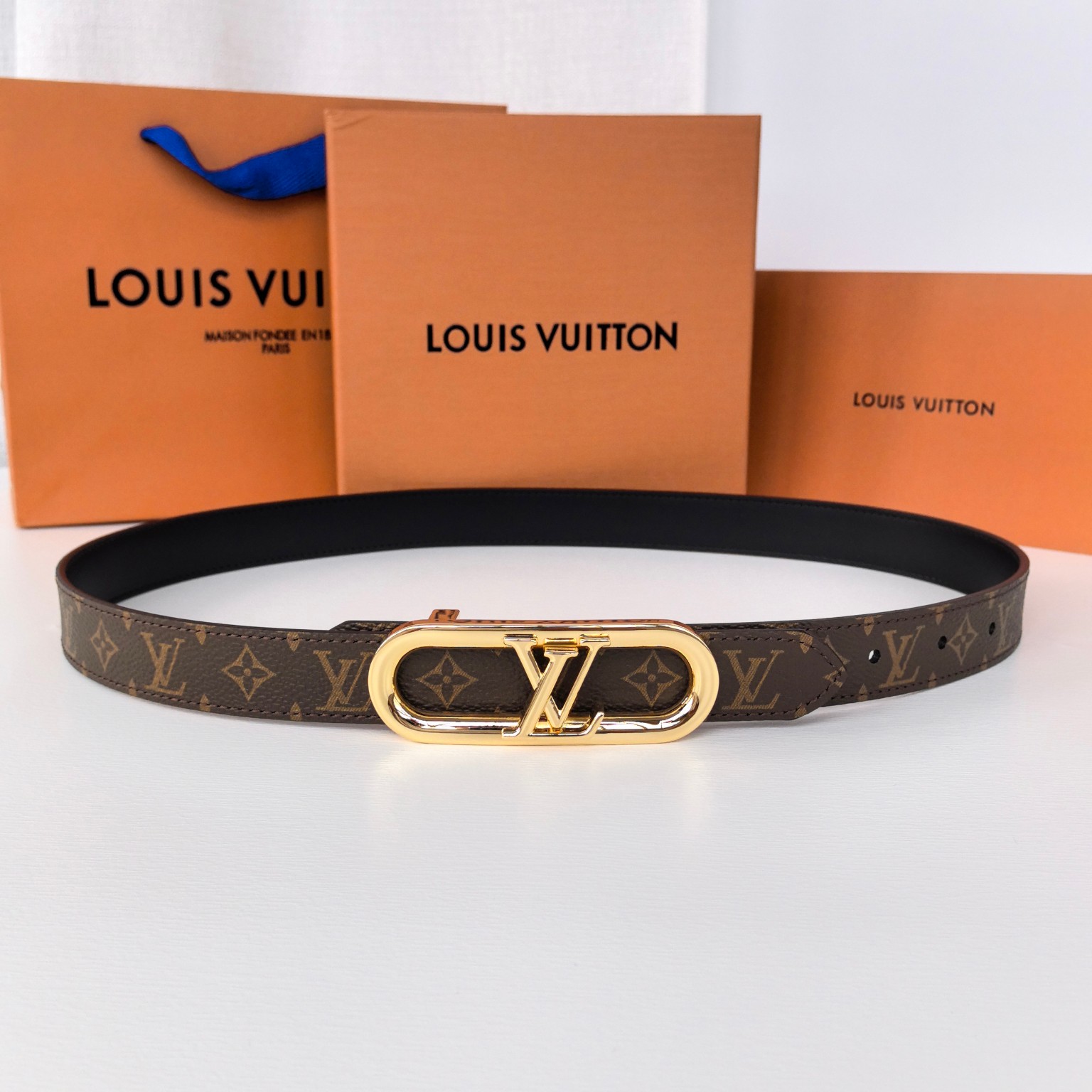 Louis Vuitton Female Sunglasses M-l