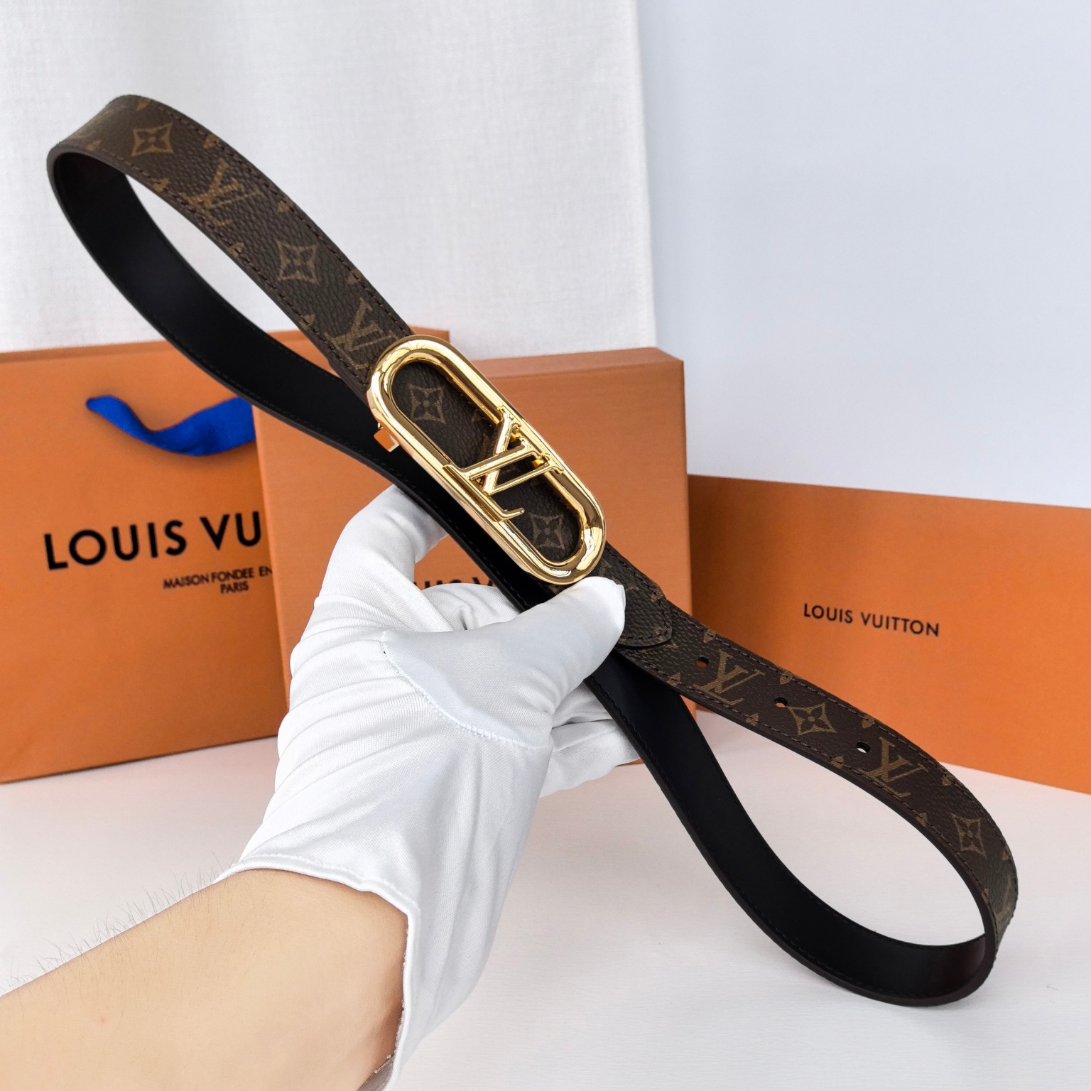 Louis Vuitton Female Sunglasses M-l