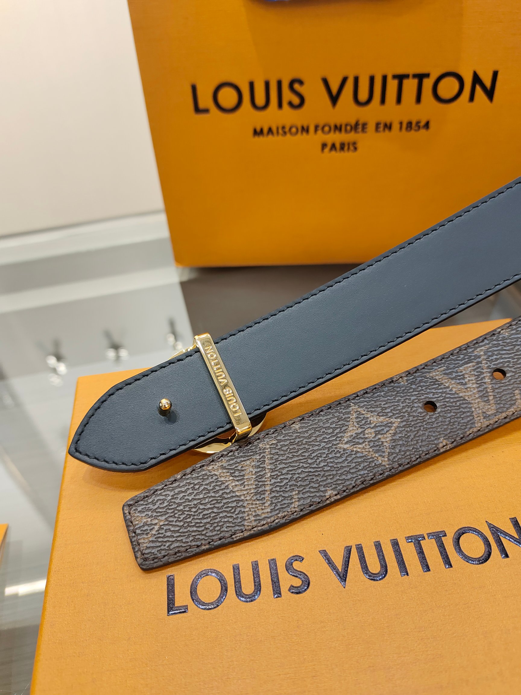 Louis Vuitton Female Basic Belt Cow Leather M-l
