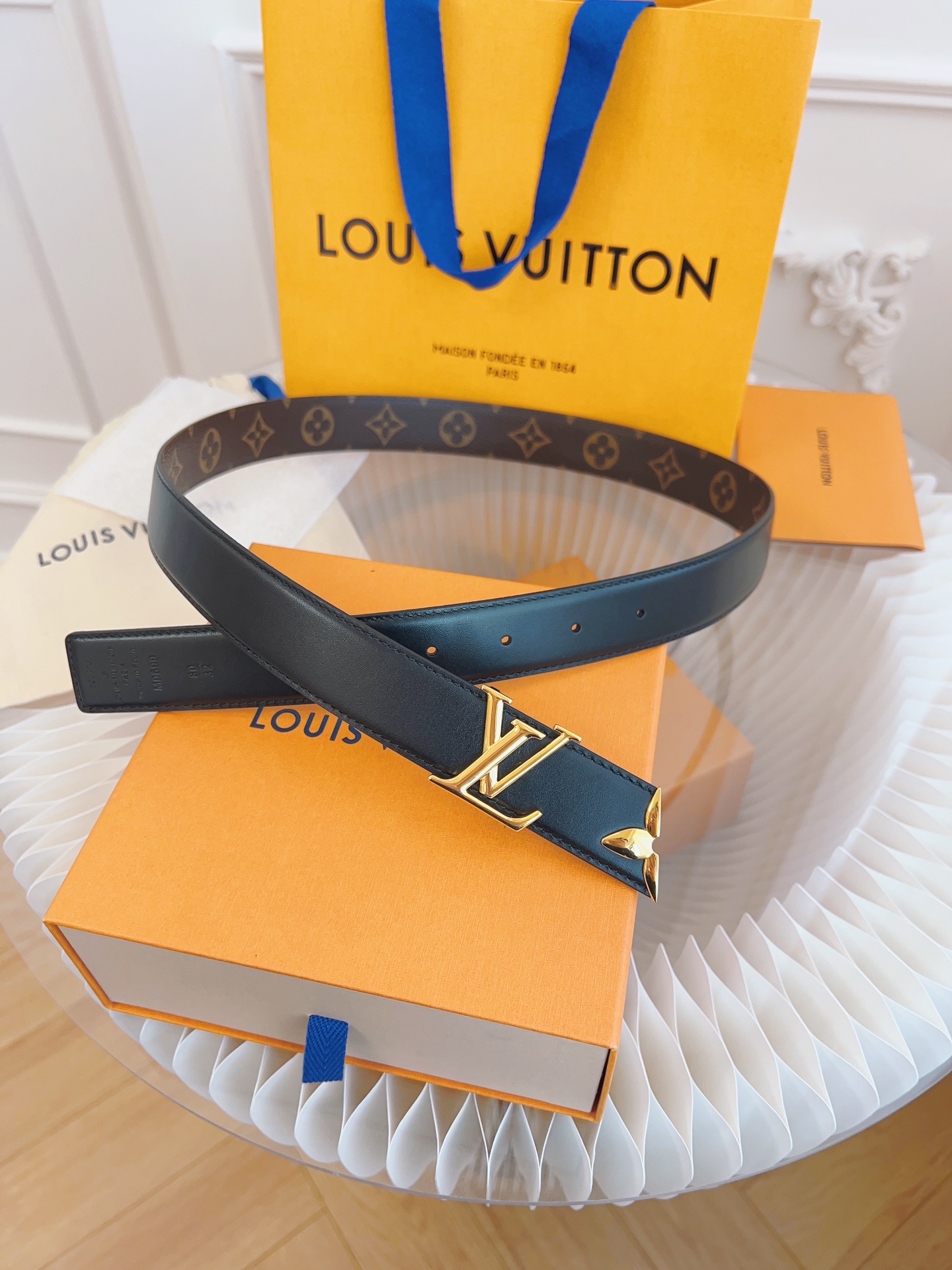 Louis Vuitton Female Leather Belt Top Grain Leather Black M-l