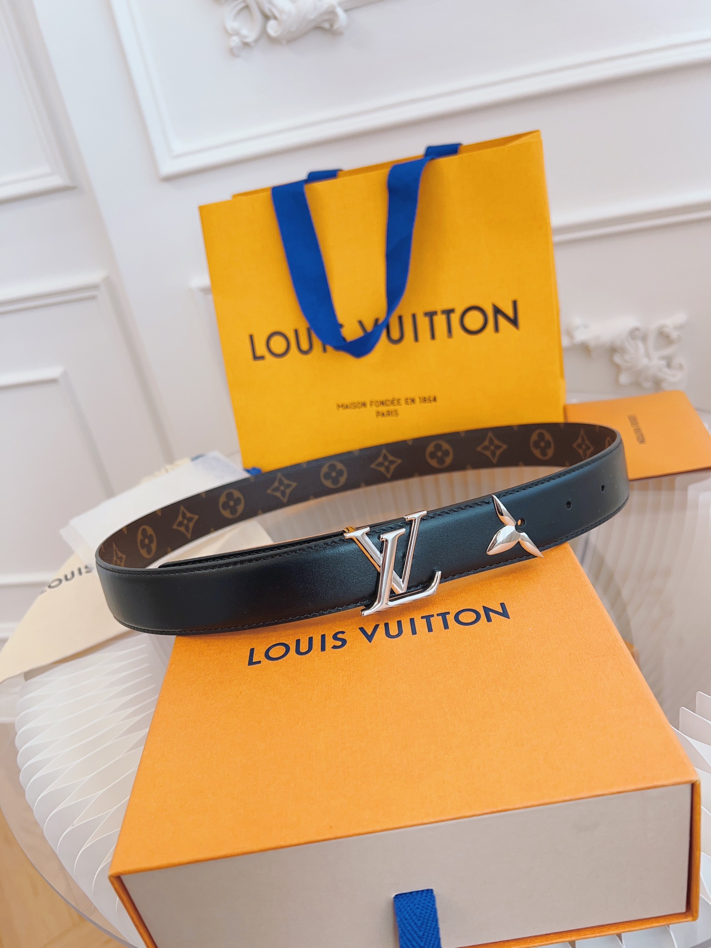 Louis Vuitton Female Leather Belt Top Grain Leather Black M-l