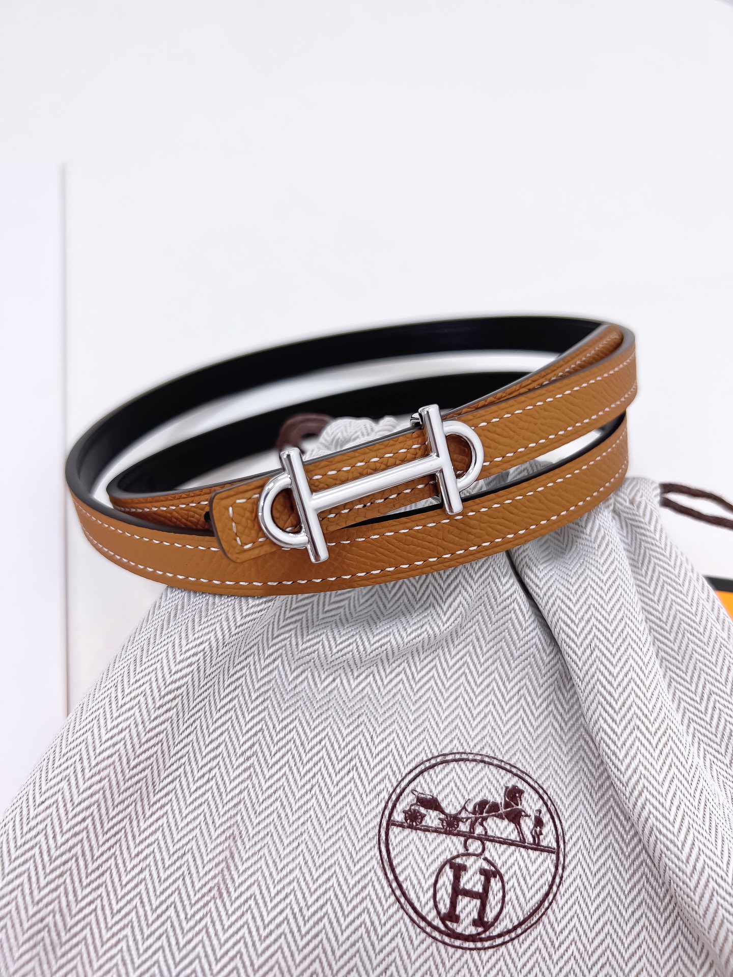 Hermès Female Basic Belt Cow Leather Silver M