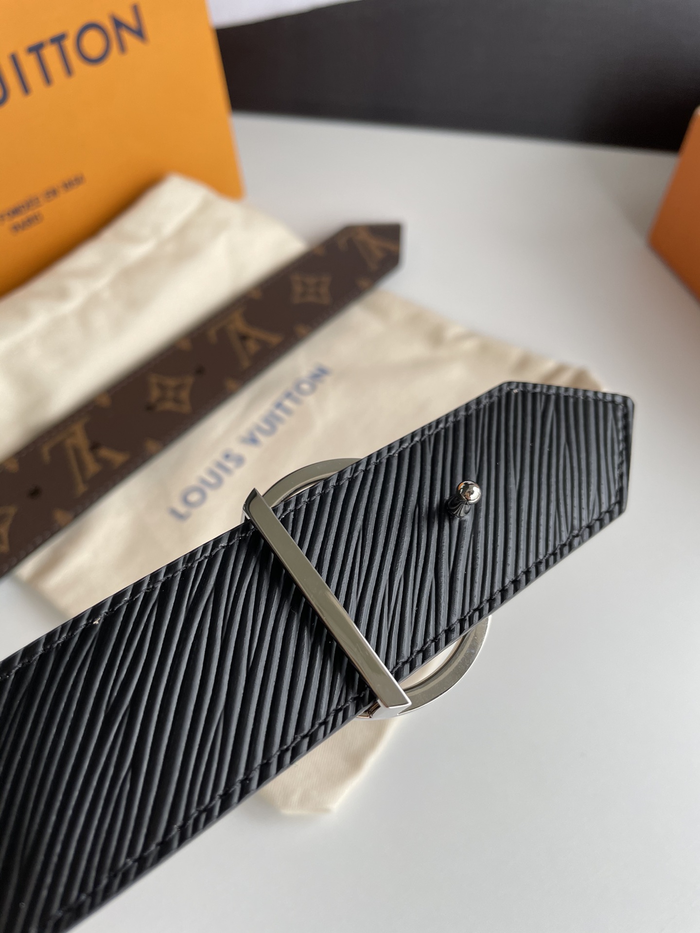 Louis Vuitton Female Basic Belt Cow Leather Gold L