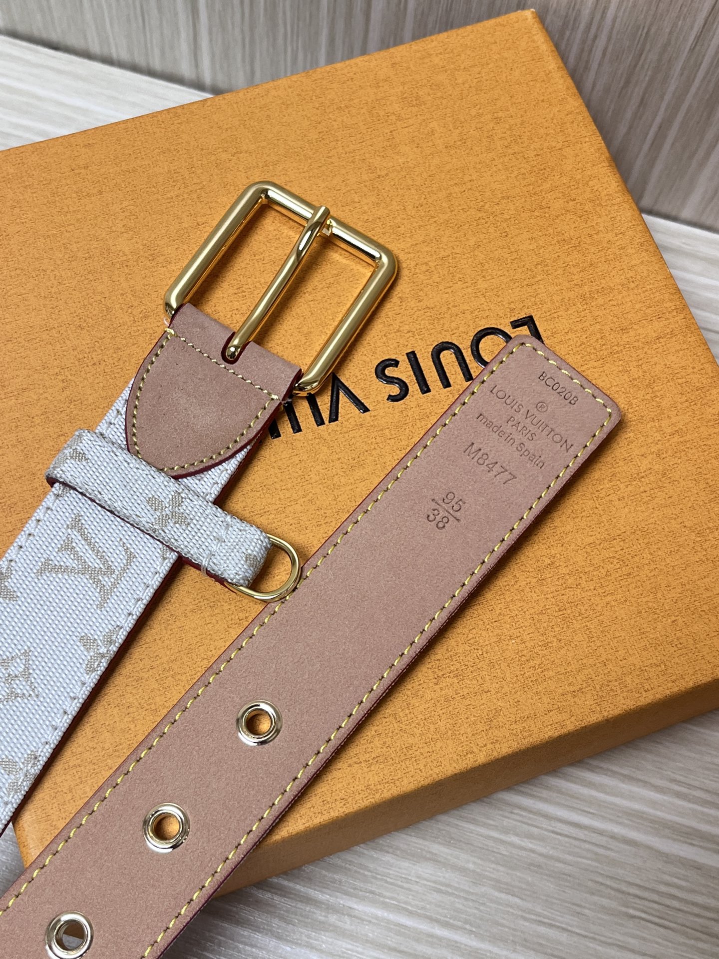 Louis Vuitton Female Basic Belt White 0mm-m-l