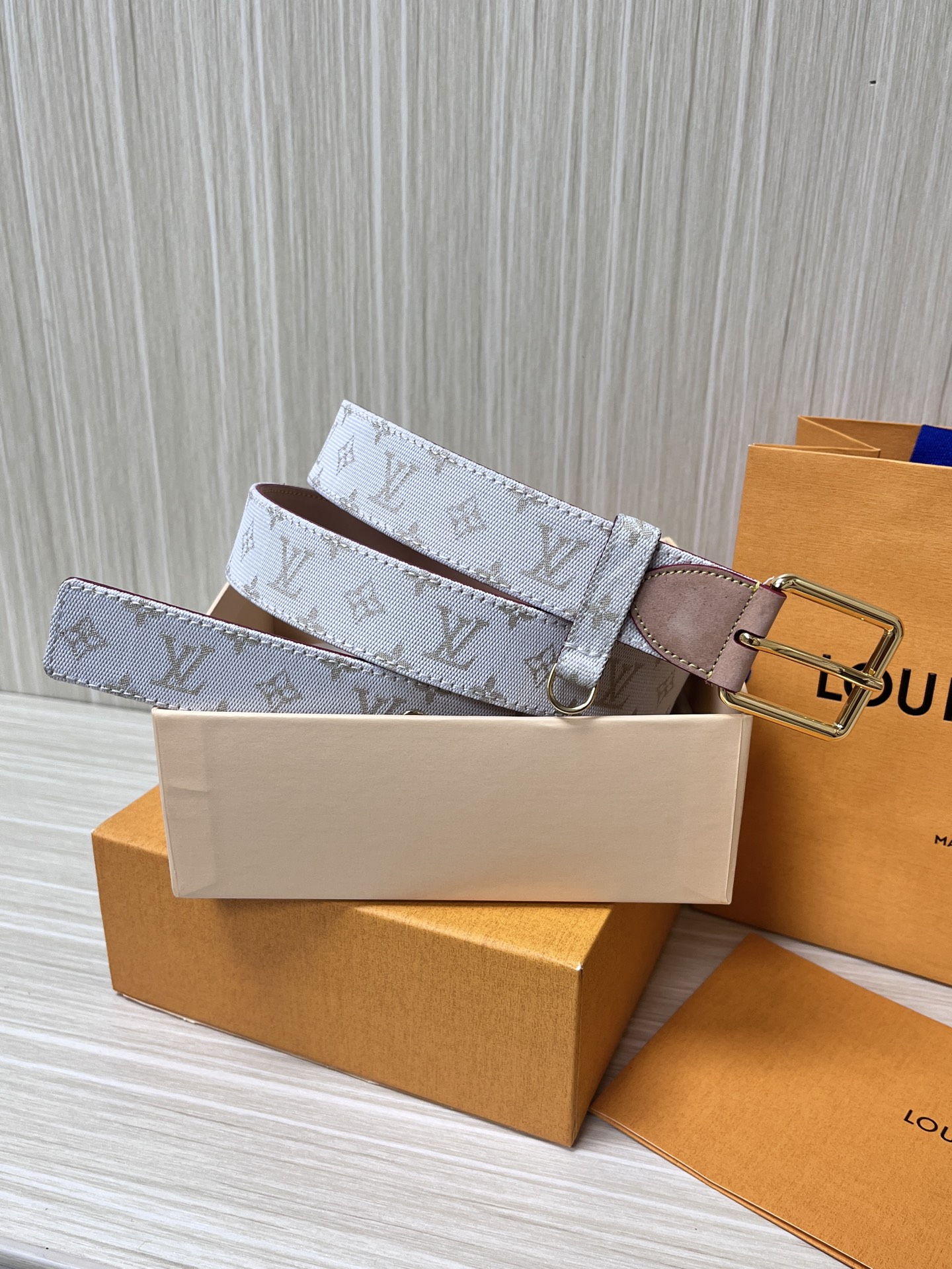 Louis Vuitton Female Basic Belt White 0mm-m-l