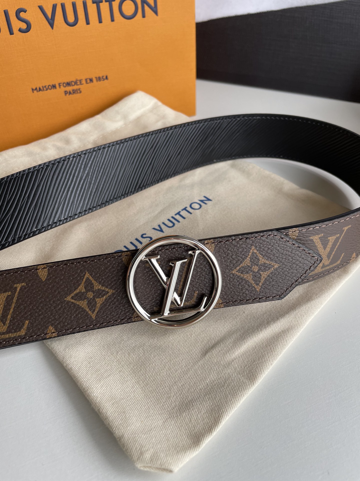 Louis Vuitton Female Basic Belt Cow Leather Gold L