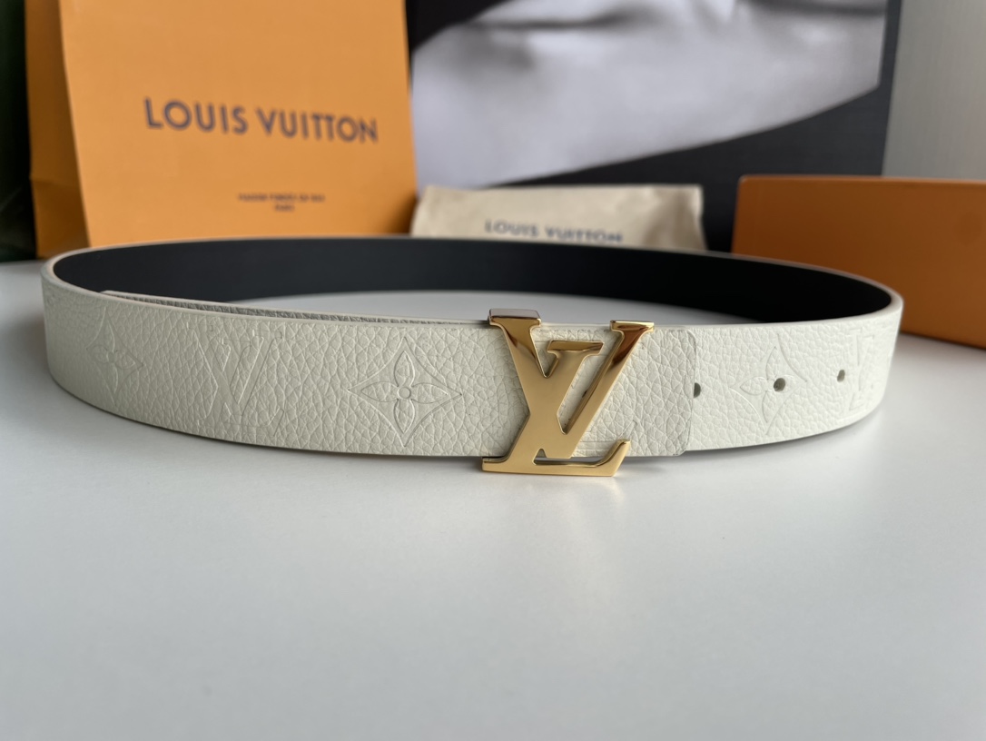 Louis Vuitton Female Leather Belt Cow Leather Silver M-l