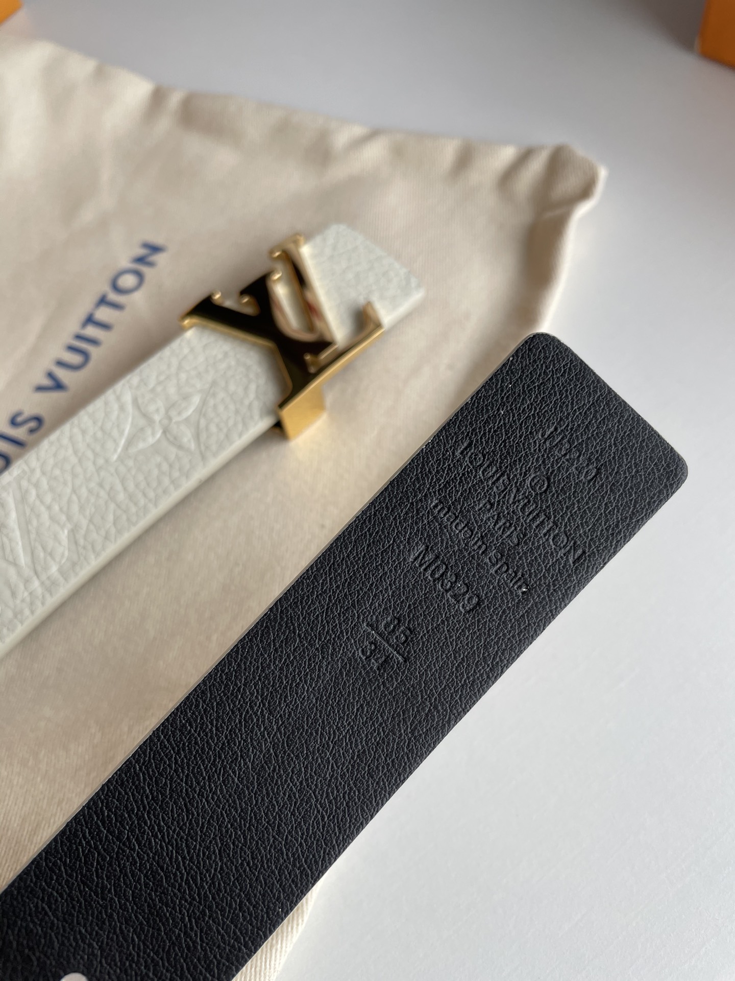 Louis Vuitton Female Leather Belt Cow Leather Silver M-l