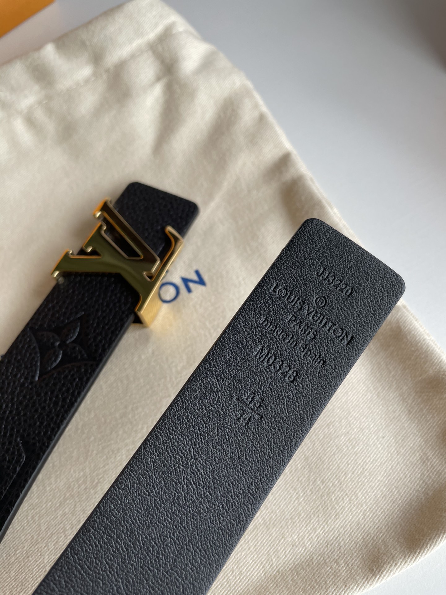 Louis Vuitton Female Leather Belt Cow Leather Silver M-l