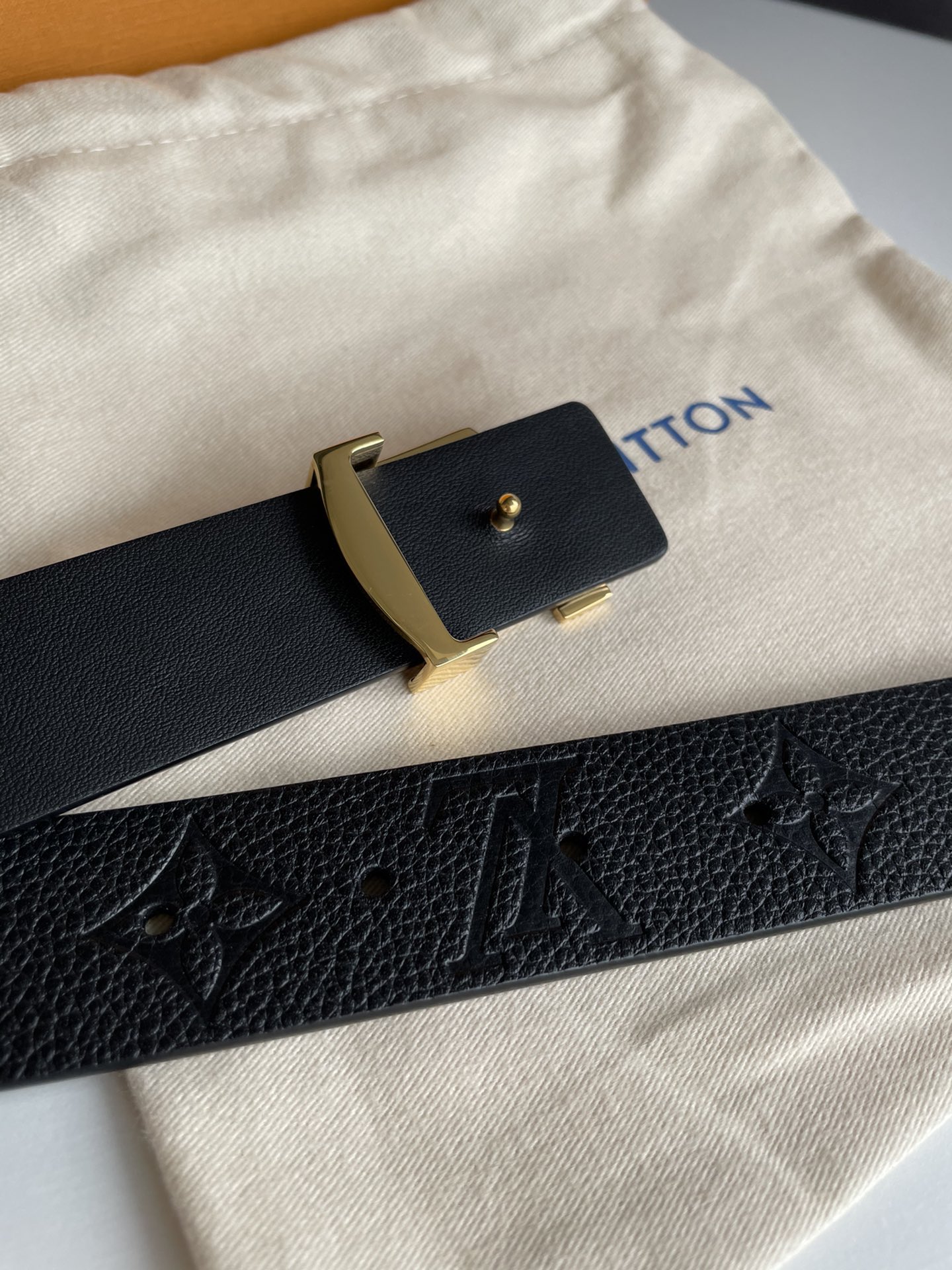 Louis Vuitton Female Leather Belt Cow Leather Silver M-l