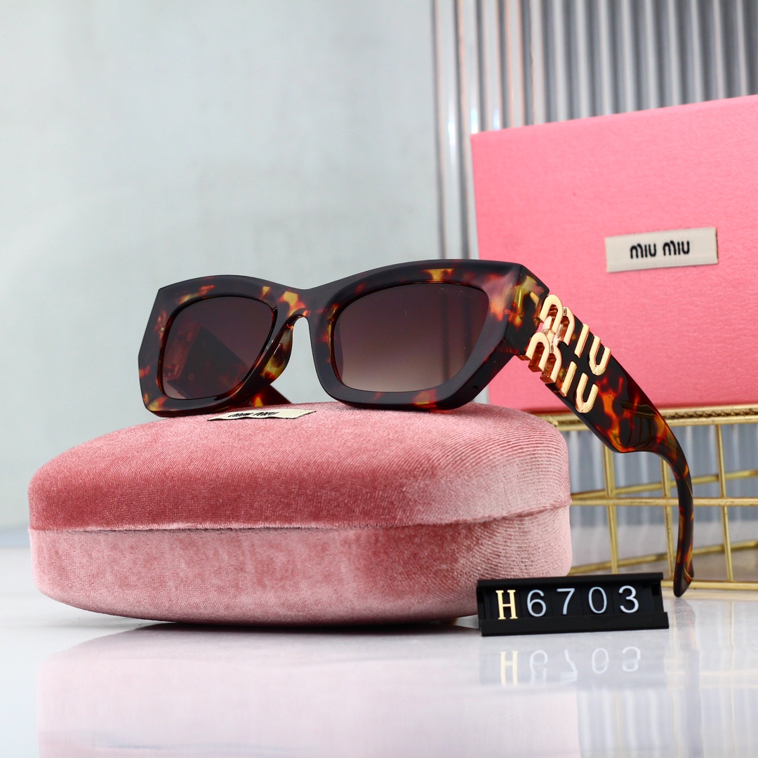 Miu Miu Basic Glasses M