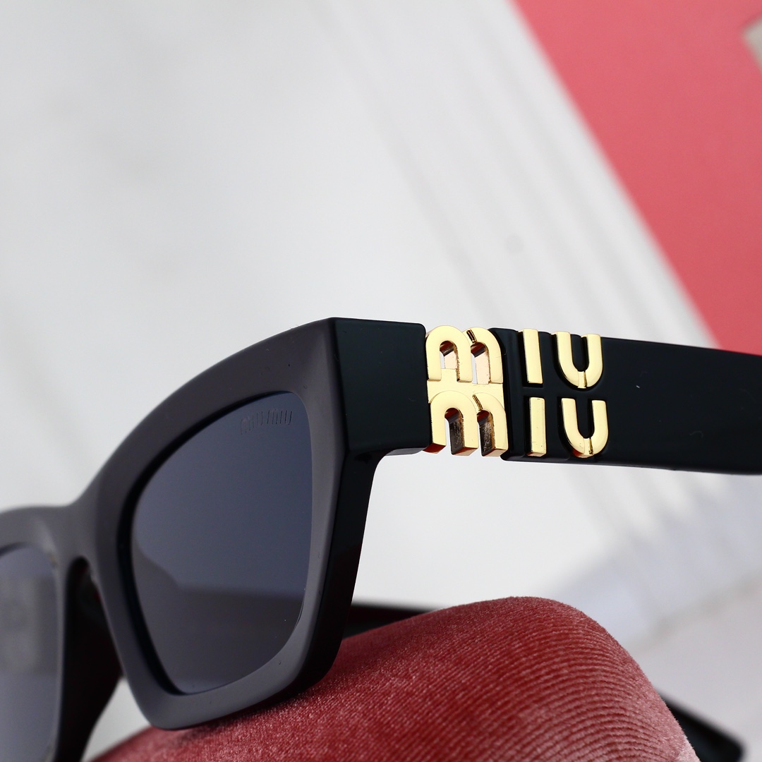 Miu Miu Basic Glasses M