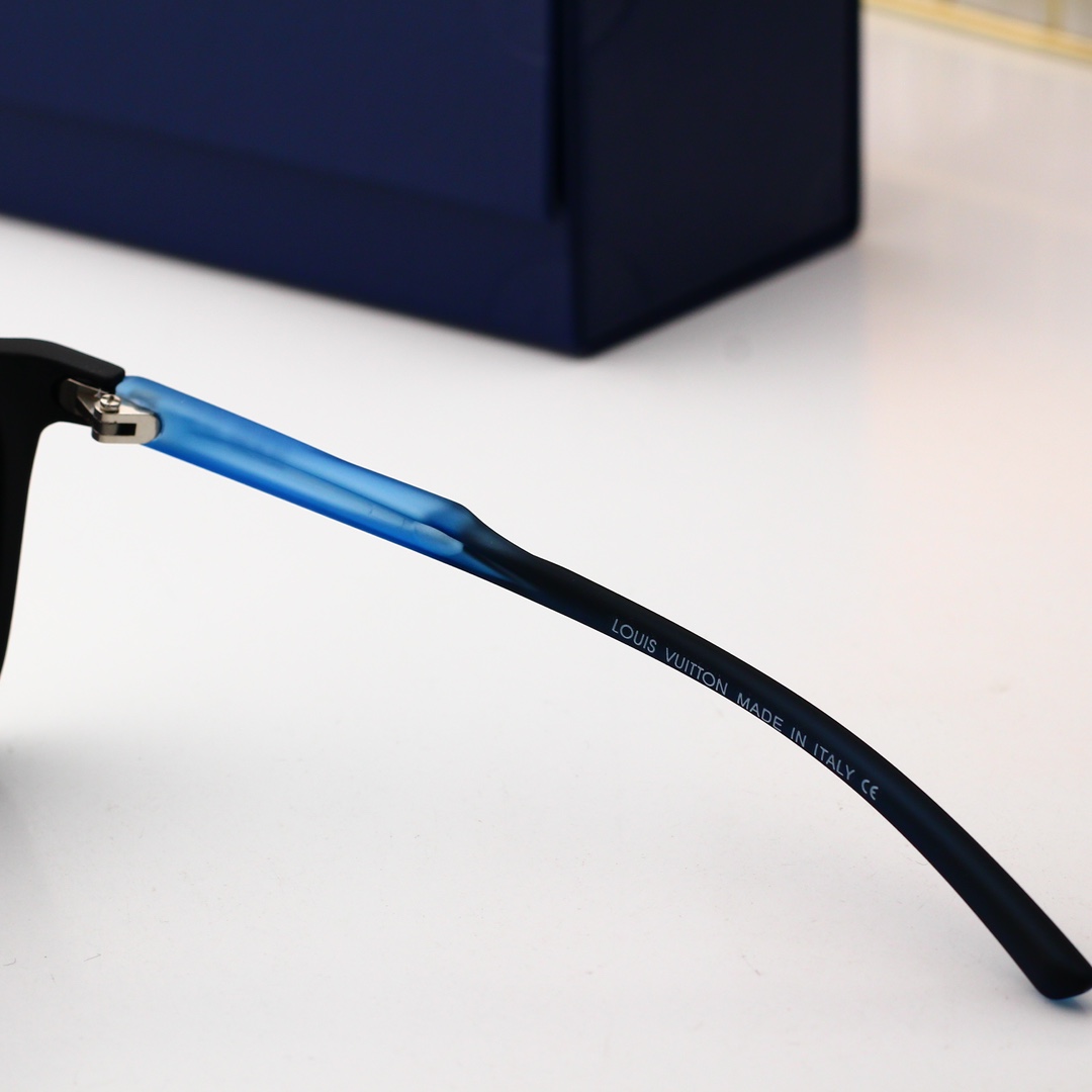 Louis Vuitton Sunglasses L