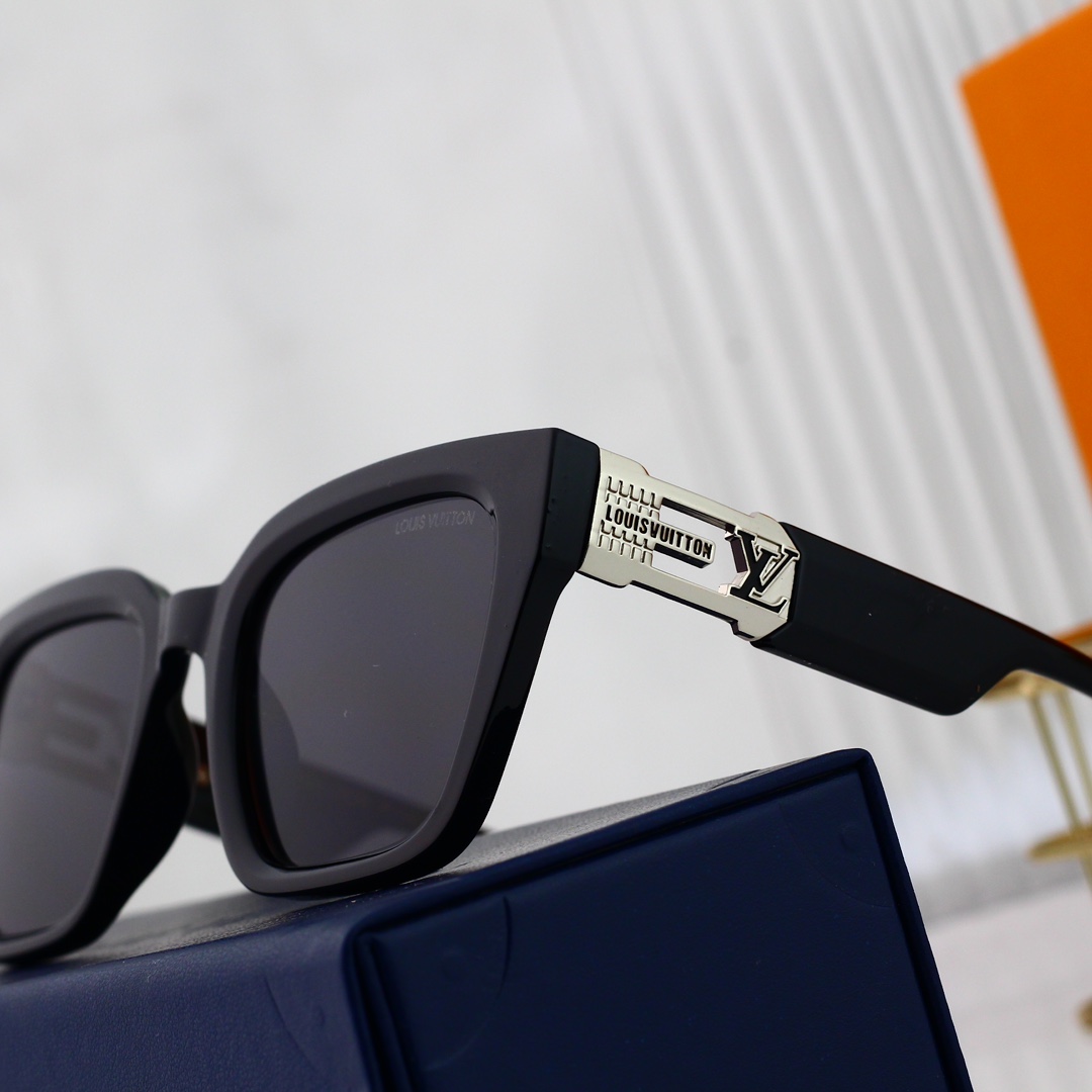 Louis Vuitton Sunglasses L