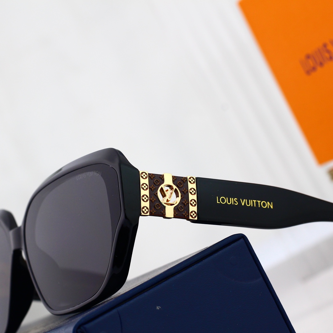 Louis Vuitton Sunglasses L