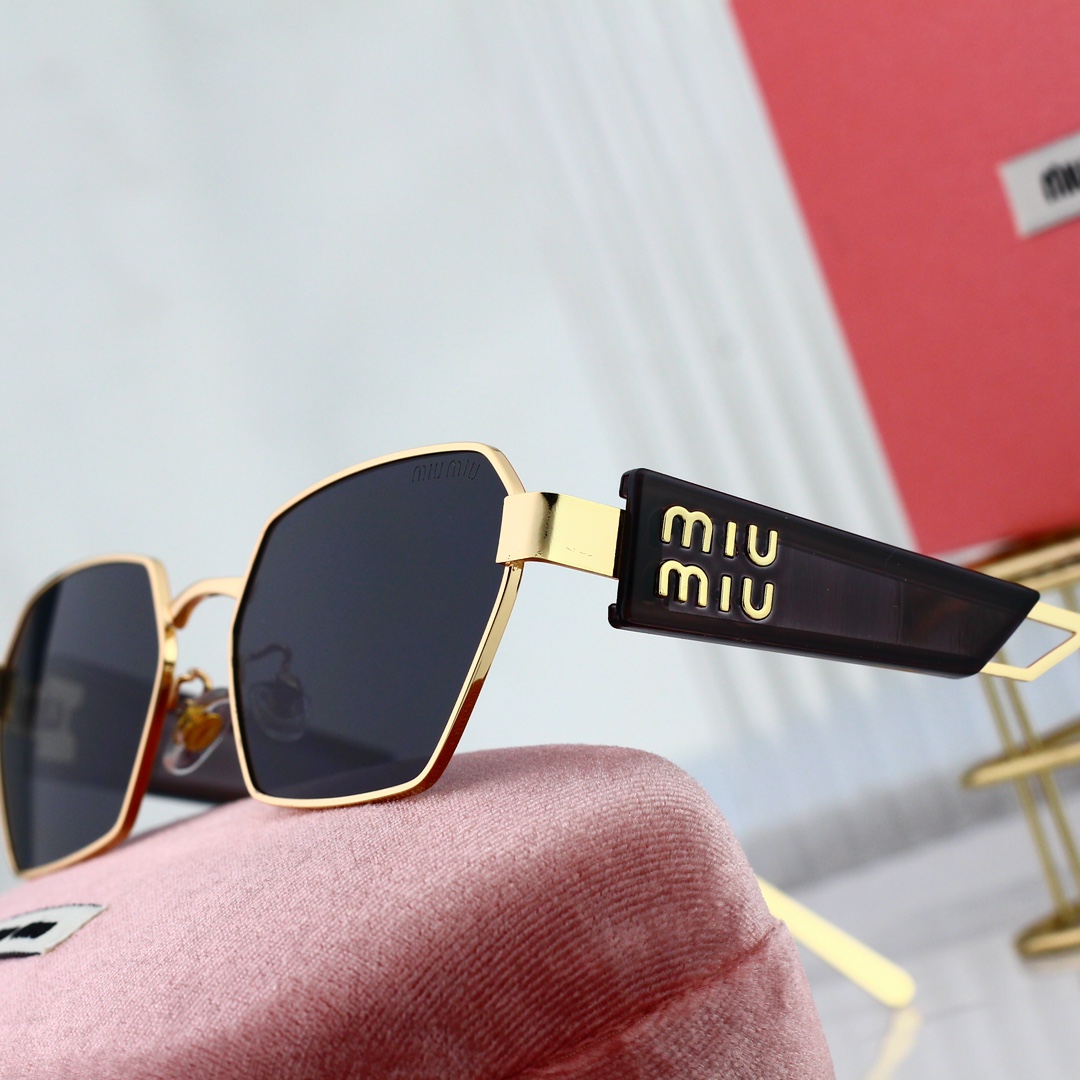 Miu Miu Basic Glasses M