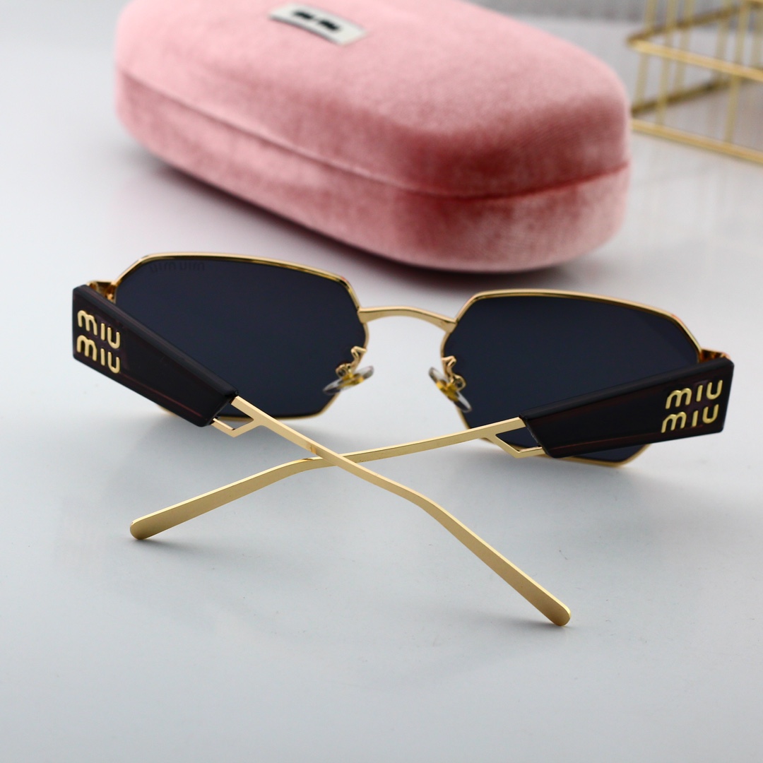 Miu Miu Basic Glasses M