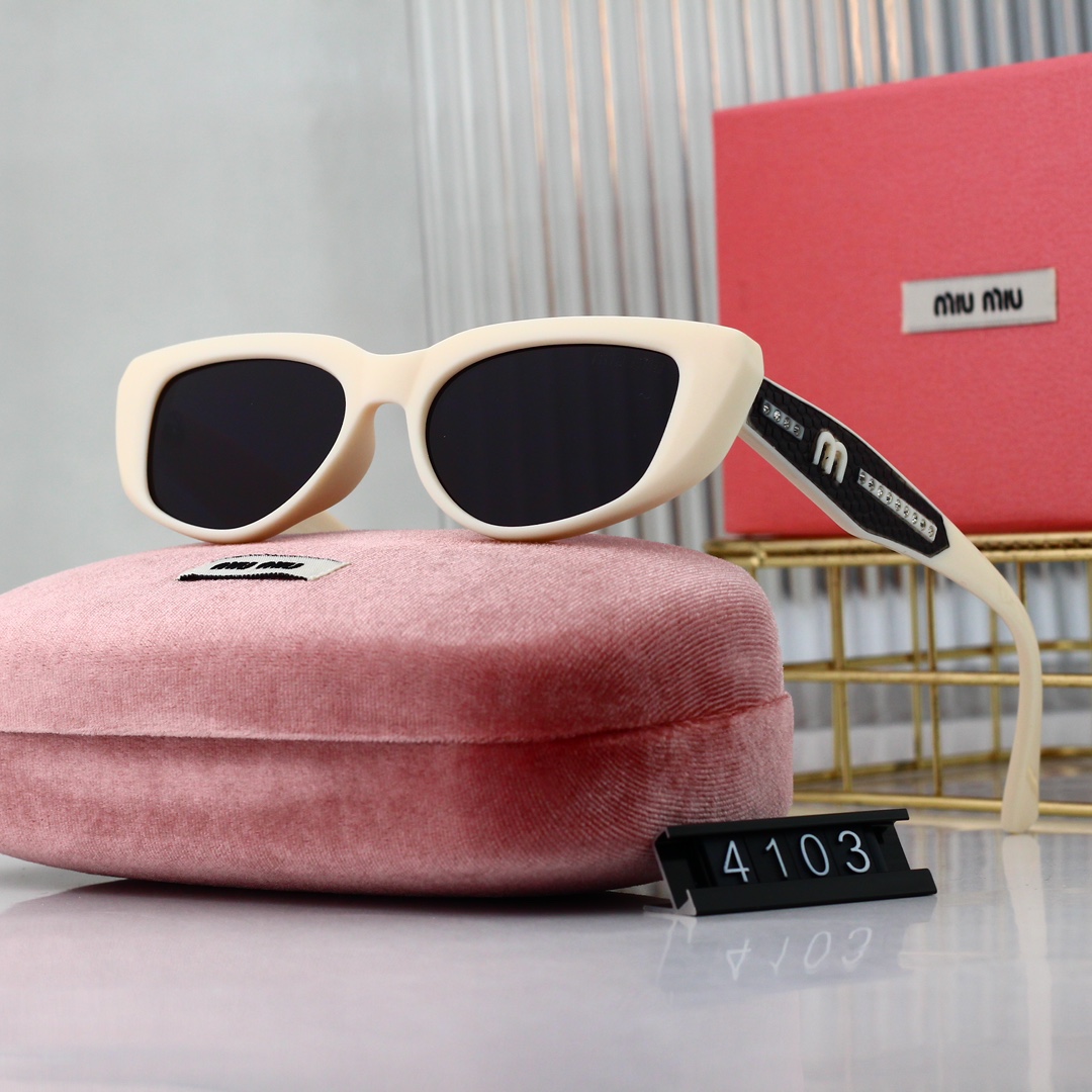 Miu Miu Sunglasses M