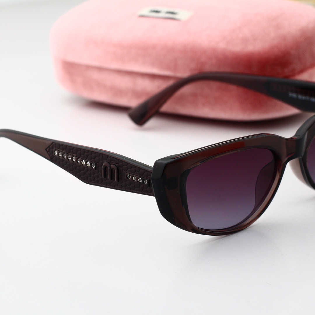 Miu Miu Sunglasses M