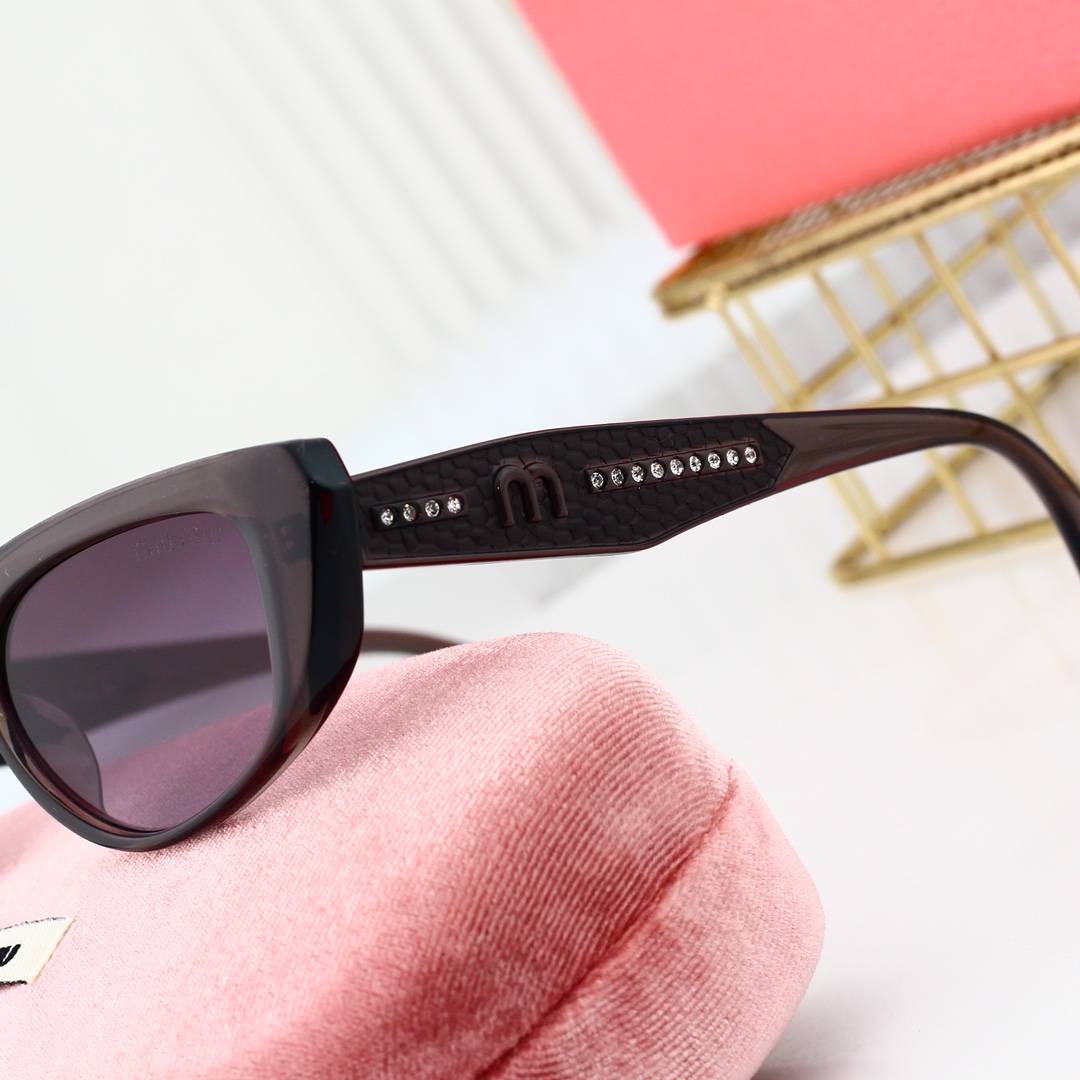 Miu Miu Sunglasses M