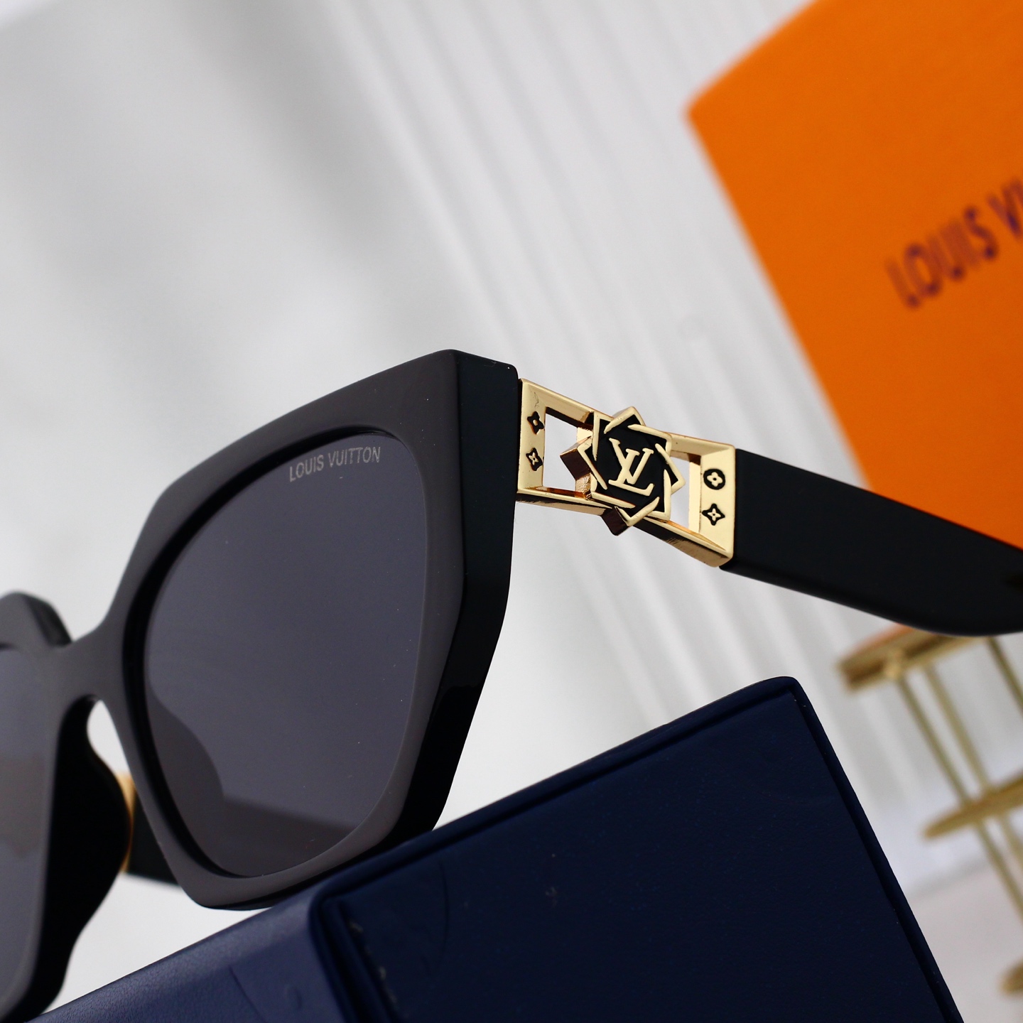 Louis Vuitton Basic Glasses L